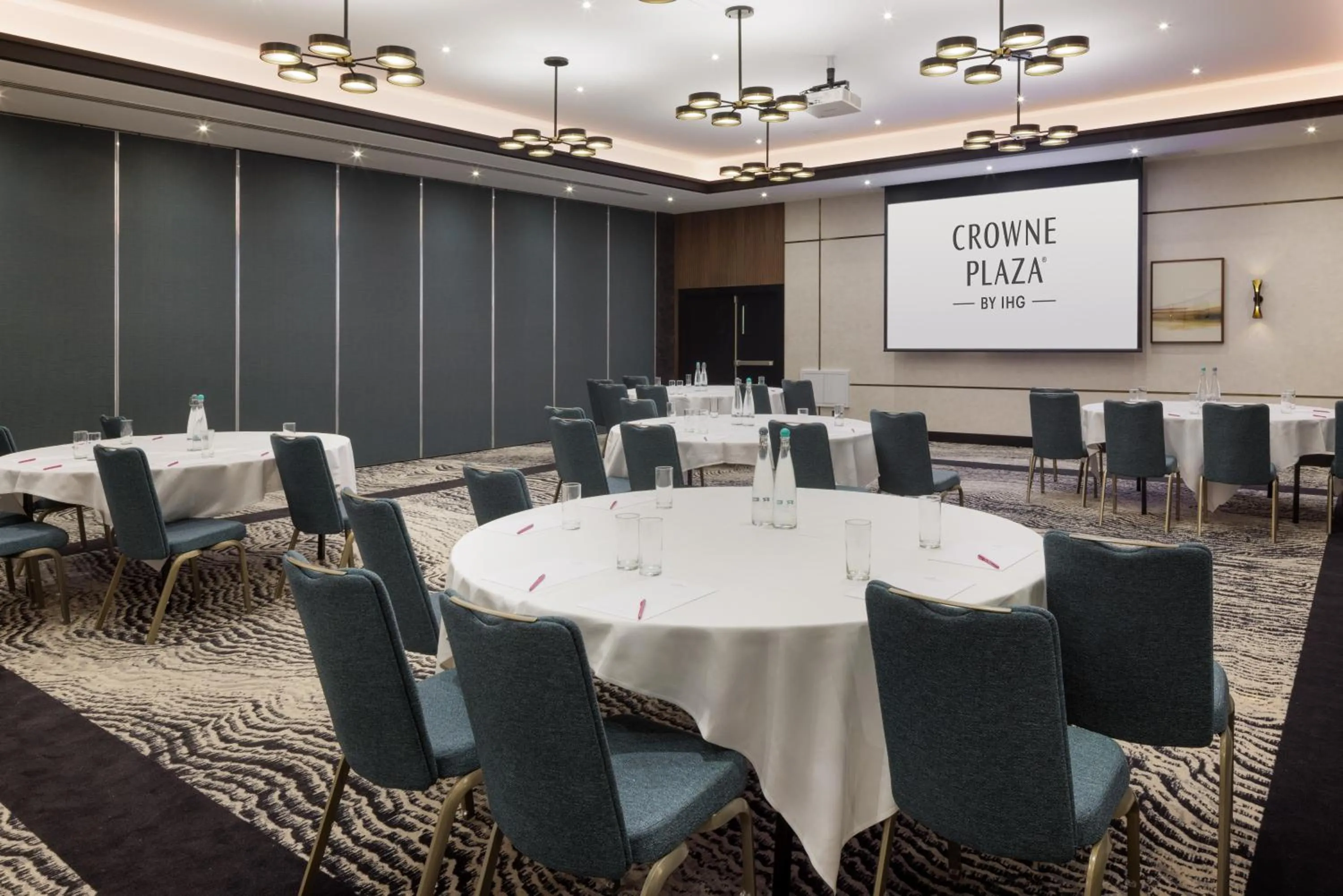Meeting/conference room in Crowne Plaza London - Gatwick Airport by IHG