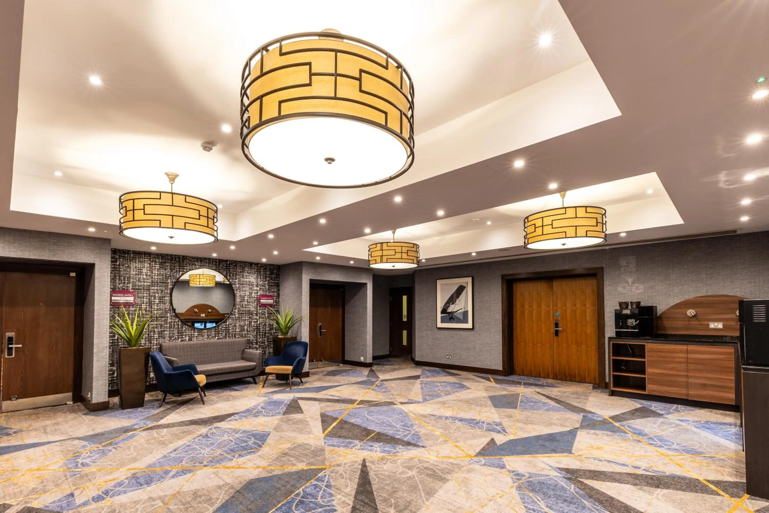 Lobby or reception in Crowne Plaza London - Gatwick Airport by IHG