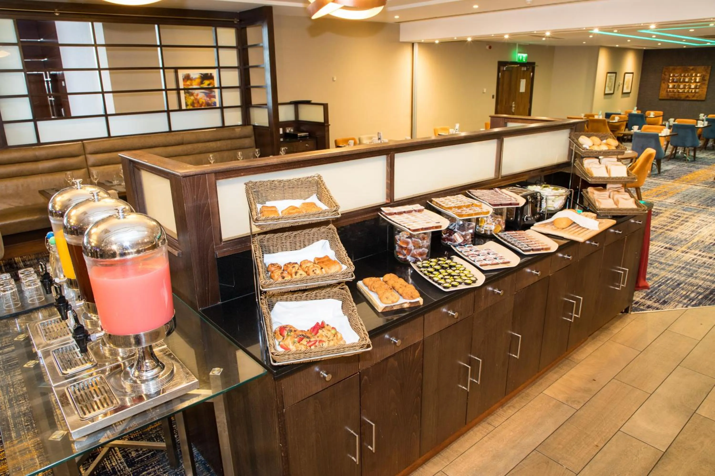 Breakfast in Crowne Plaza London - Gatwick Airport by IHG