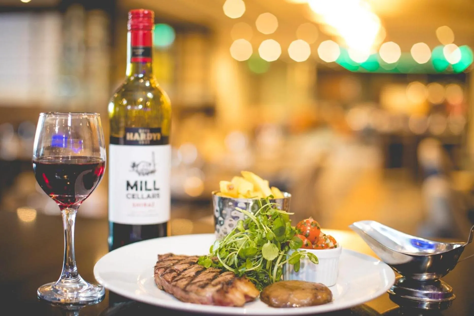 Restaurant/places to eat in Crowne Plaza London - Gatwick Airport by IHG