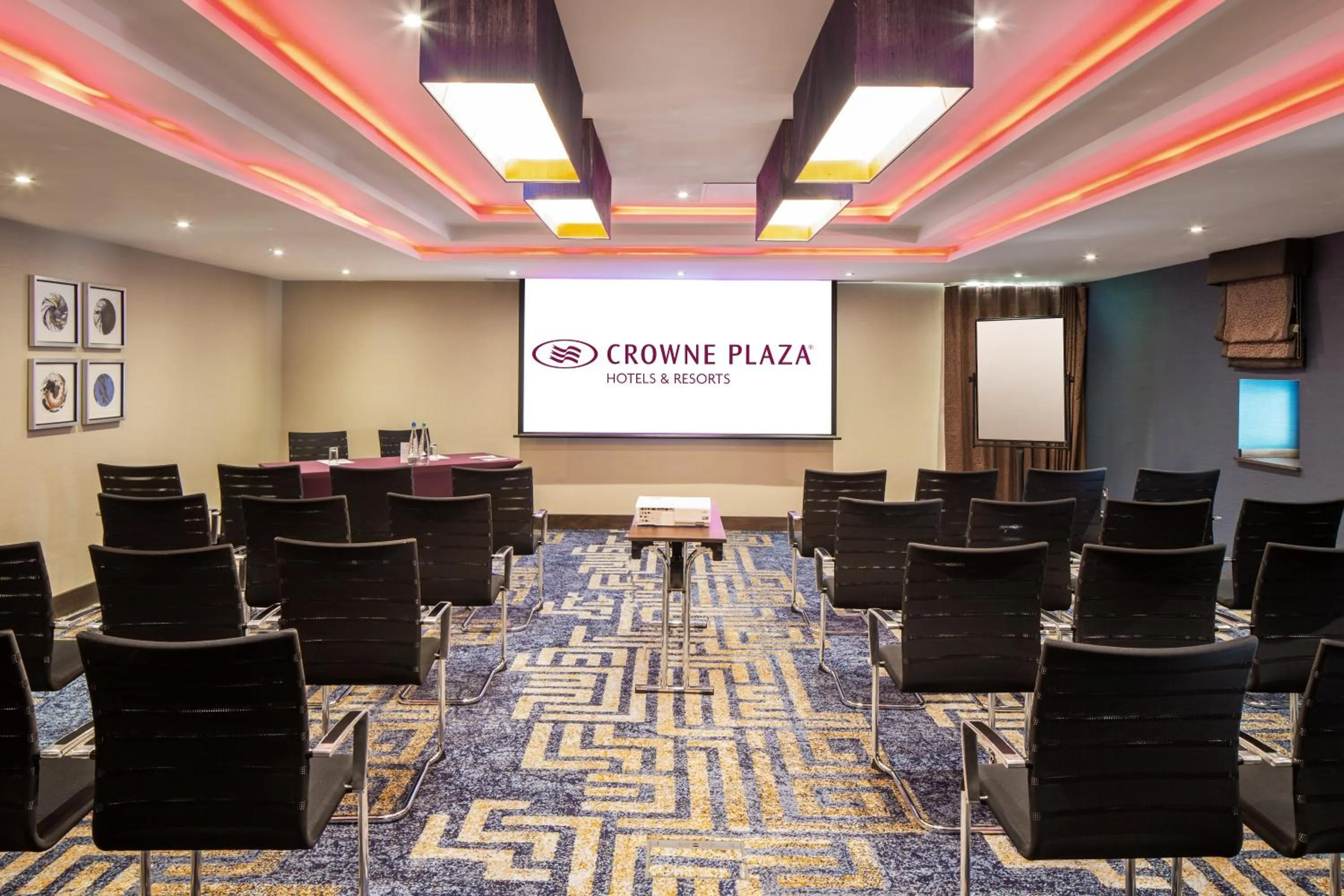 Meeting/conference room in Crowne Plaza London - Gatwick Airport by IHG