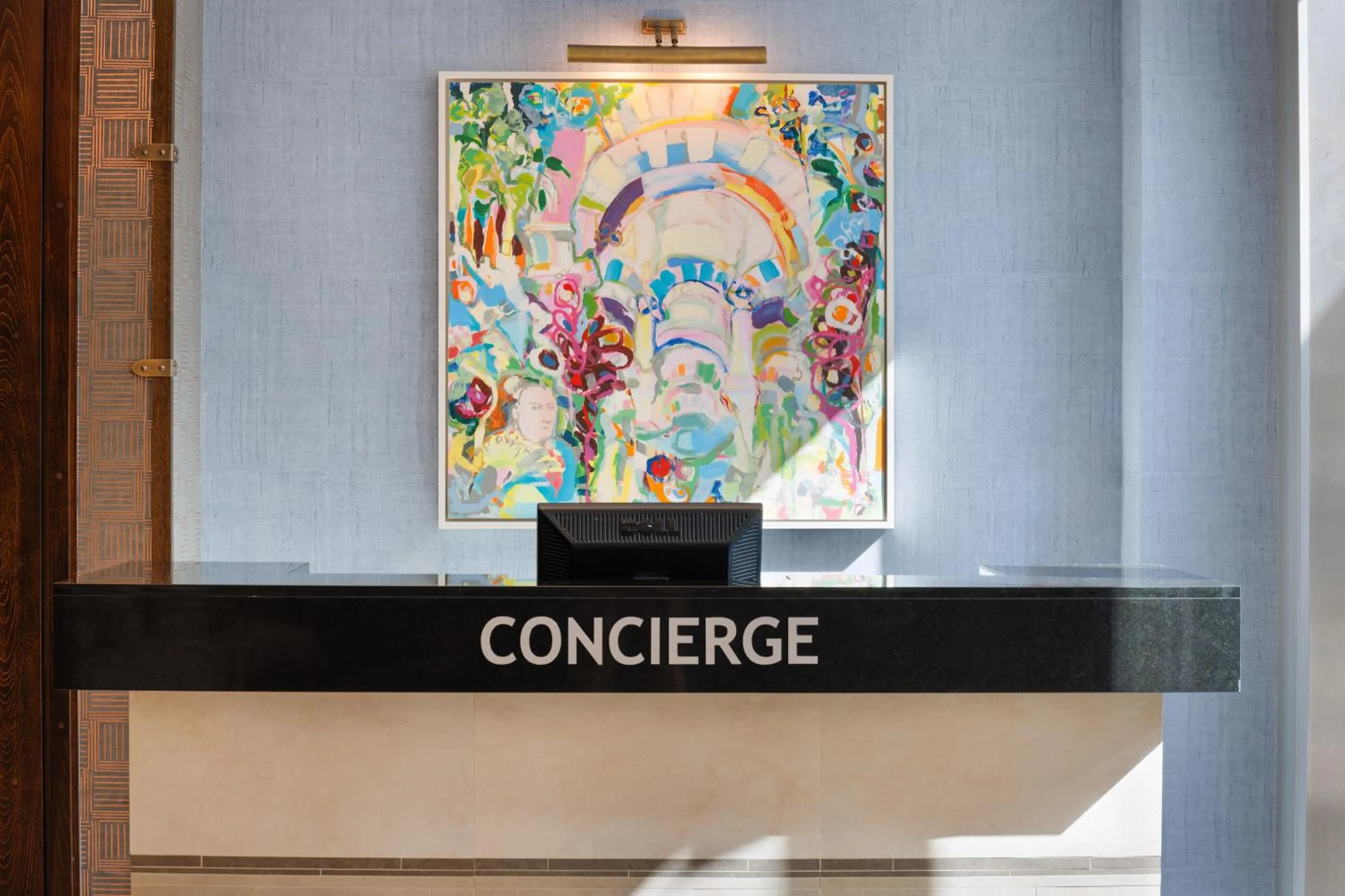 concierge in Crowne Plaza London - Gatwick Airport by IHG