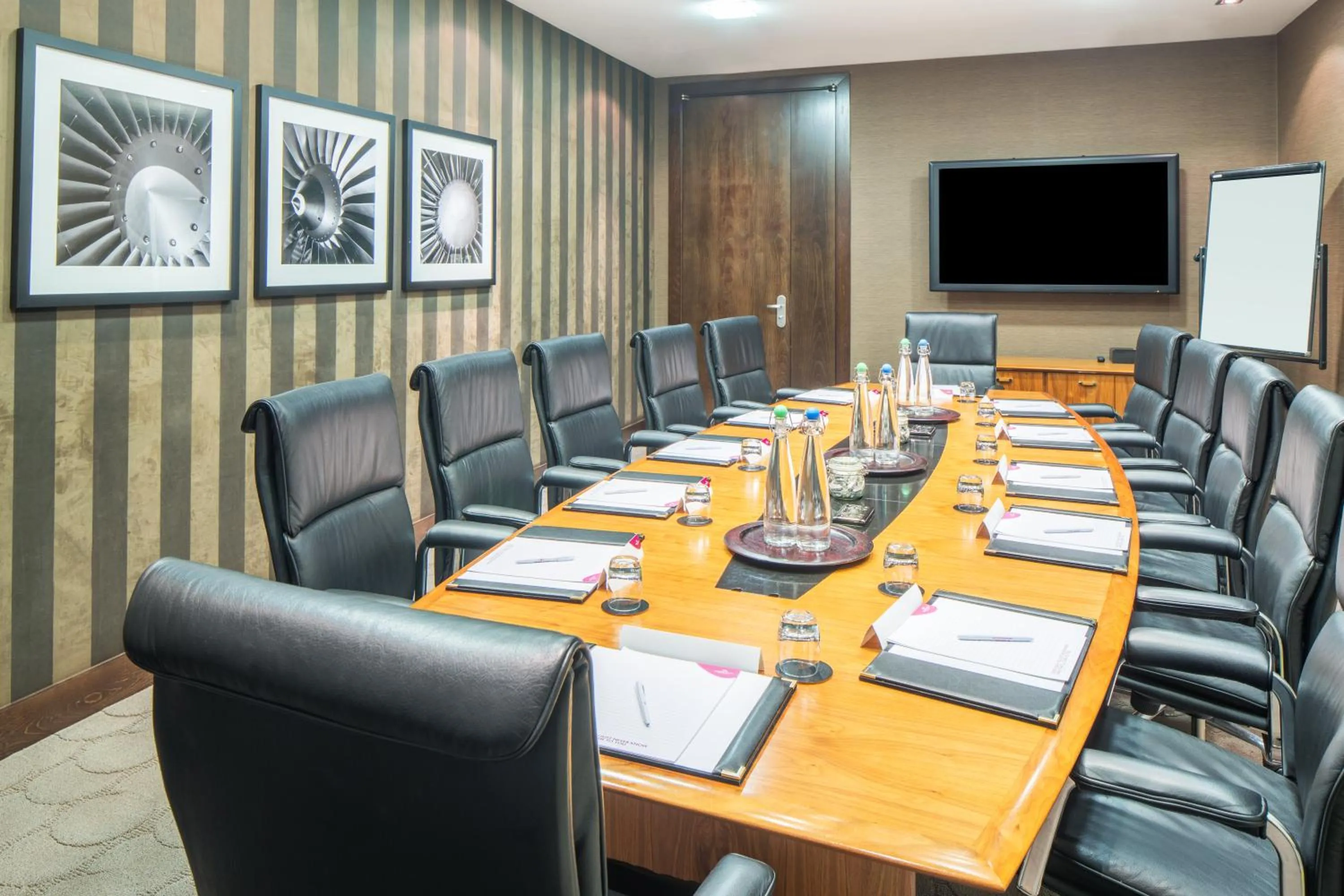 Meeting/conference room in Crowne Plaza London - Gatwick Airport by IHG