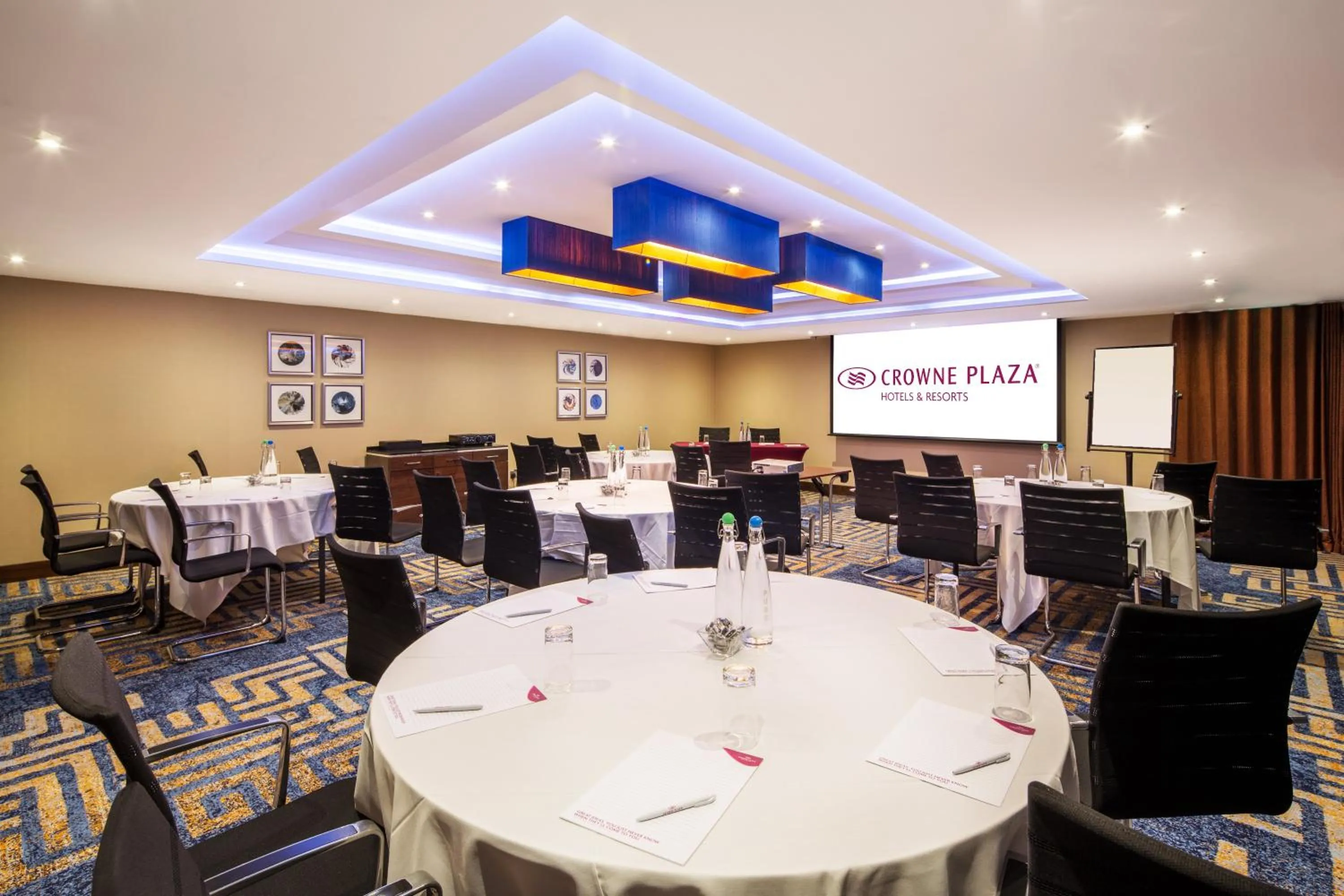 Meeting/conference room in Crowne Plaza London - Gatwick Airport by IHG