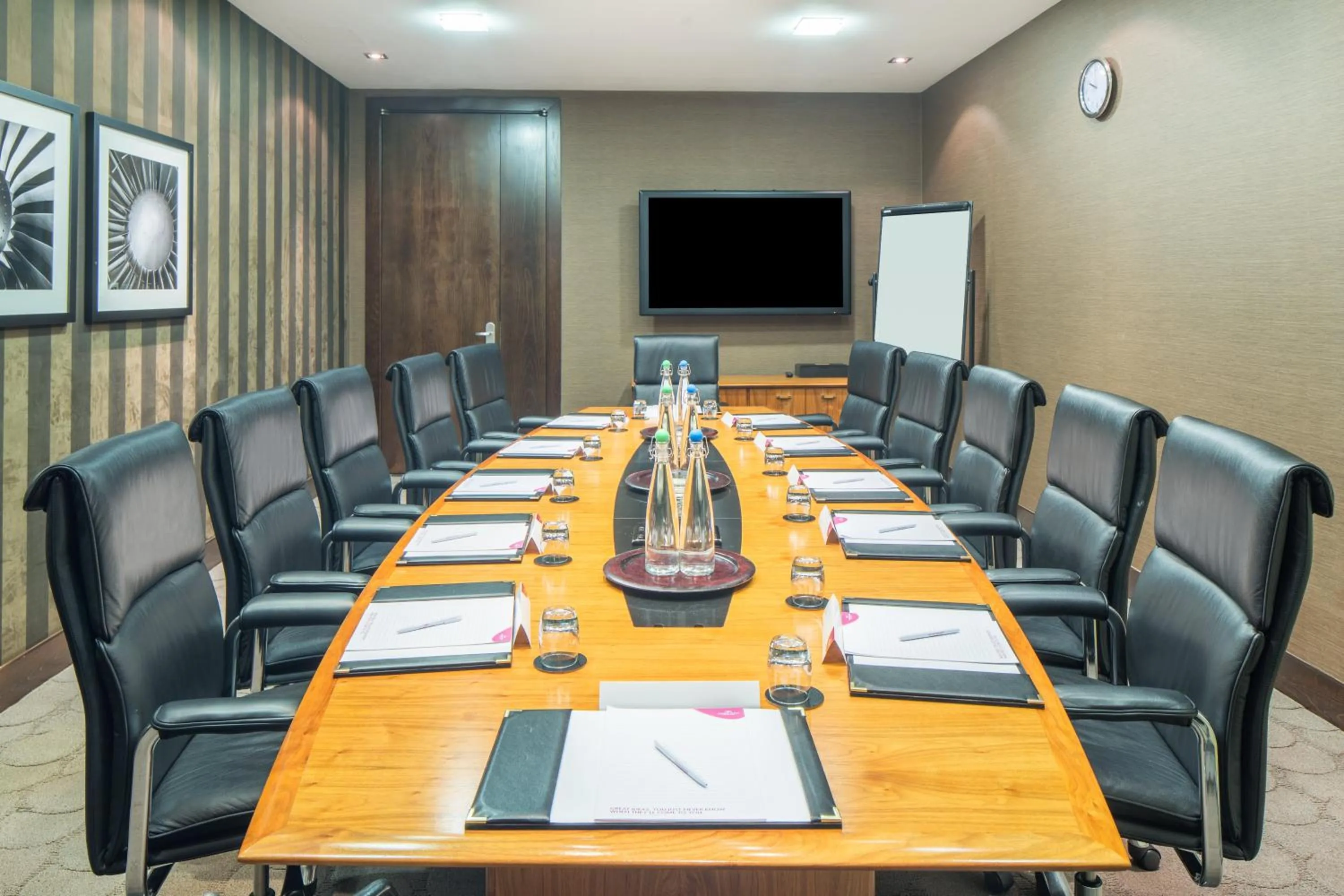 Meeting/conference room in Crowne Plaza London - Gatwick Airport by IHG