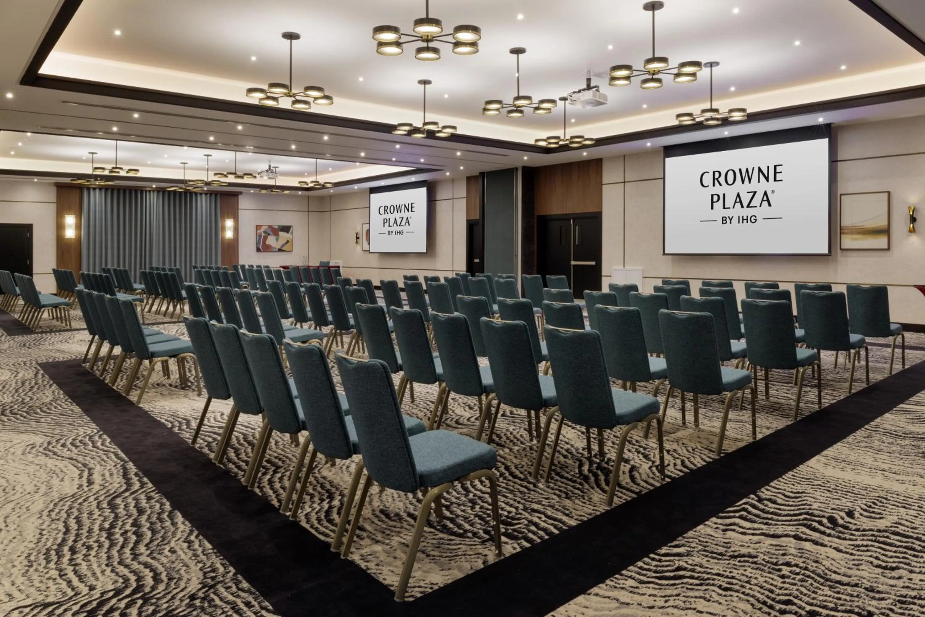 Meeting/conference room in Crowne Plaza London - Gatwick Airport by IHG