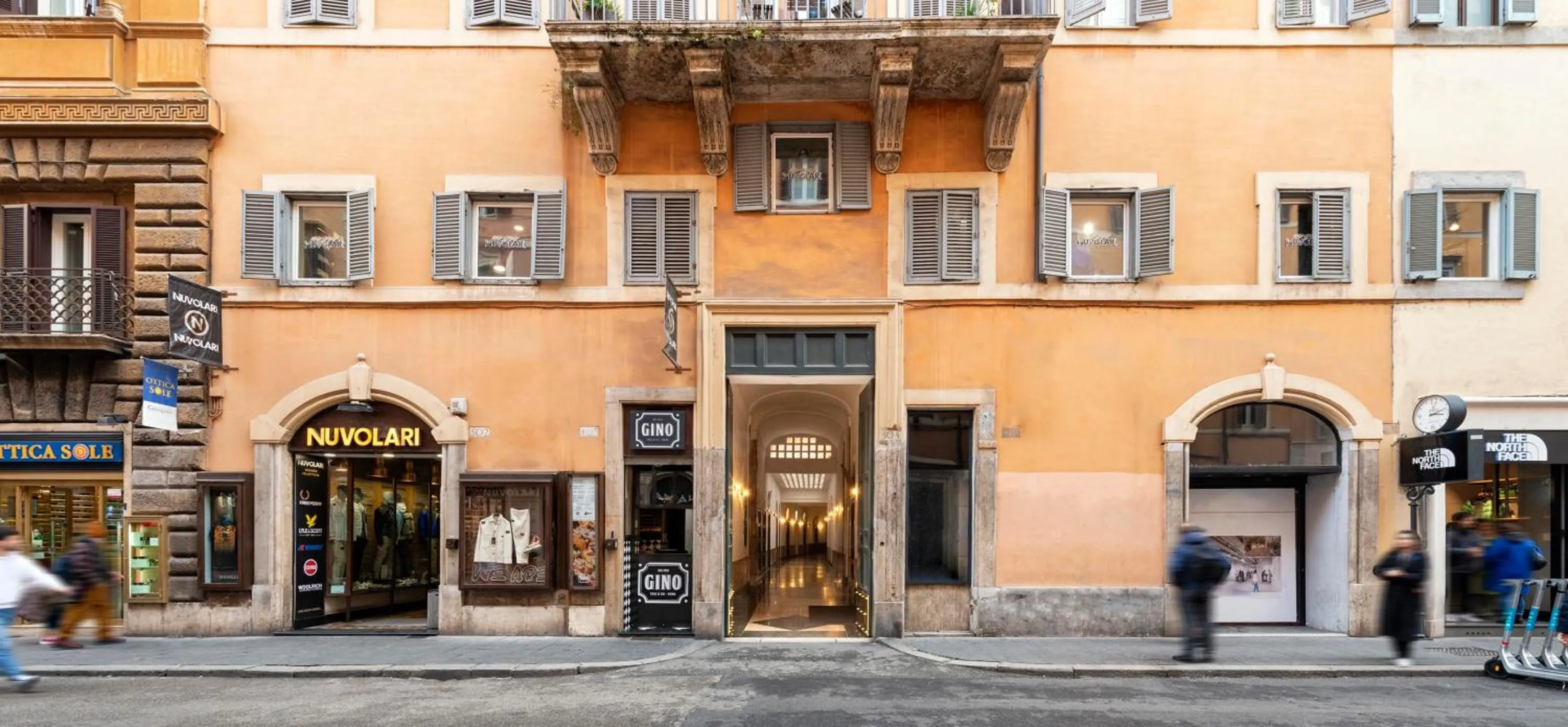 Facade/entrance in Royal Rooms Corso