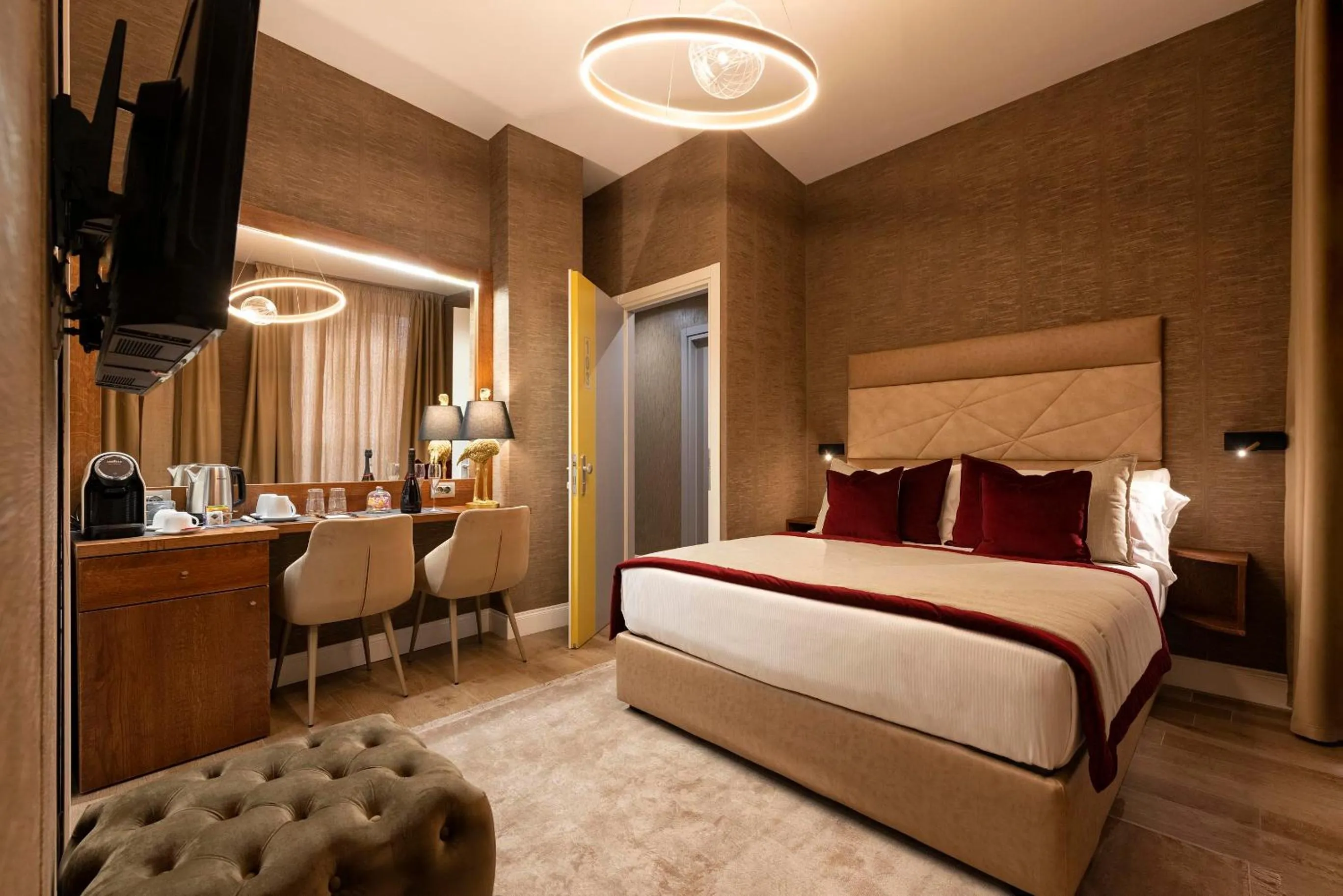 Bedroom, Bed in Royal Rooms Corso