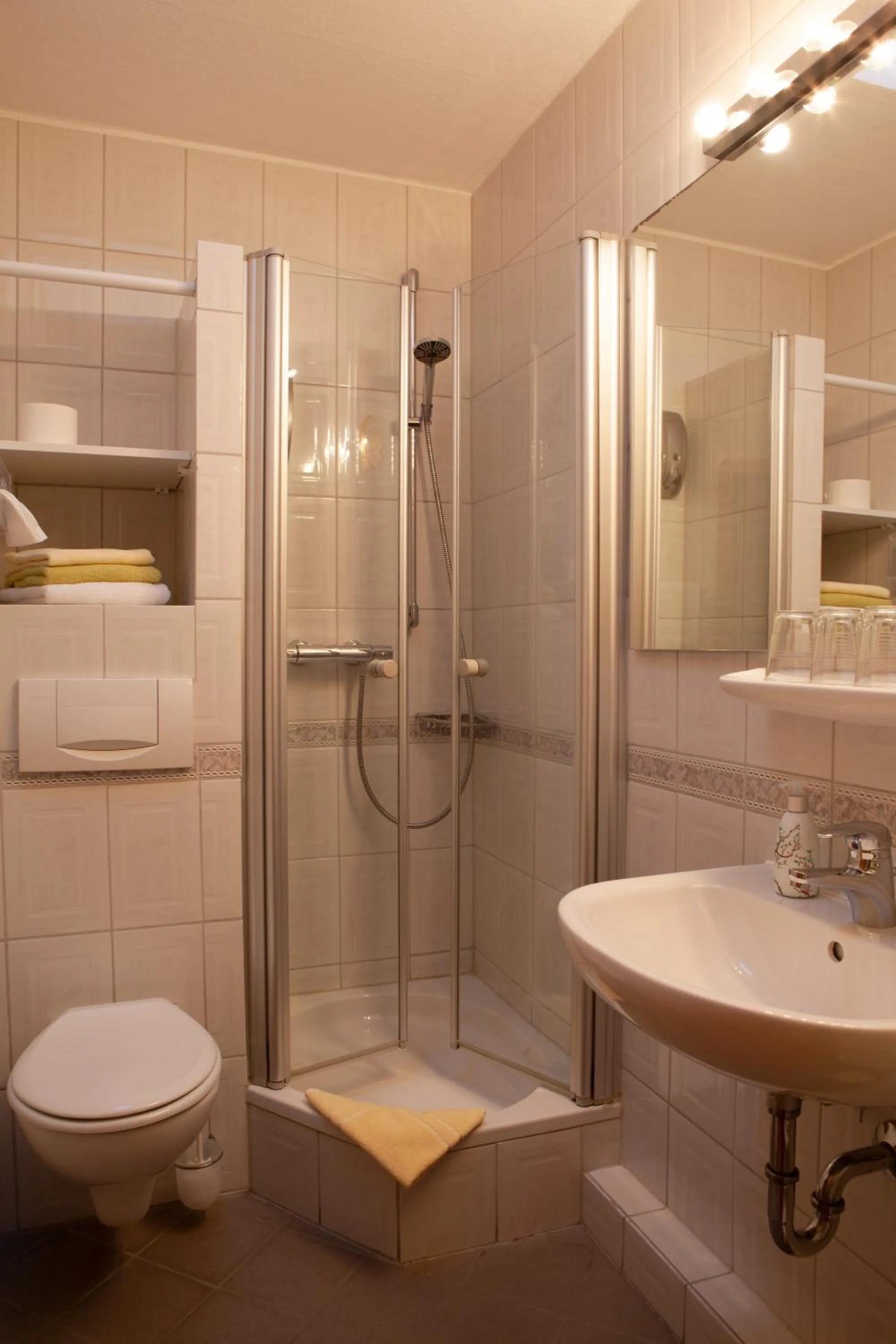 Bathroom in Hotel am Elisabethufer