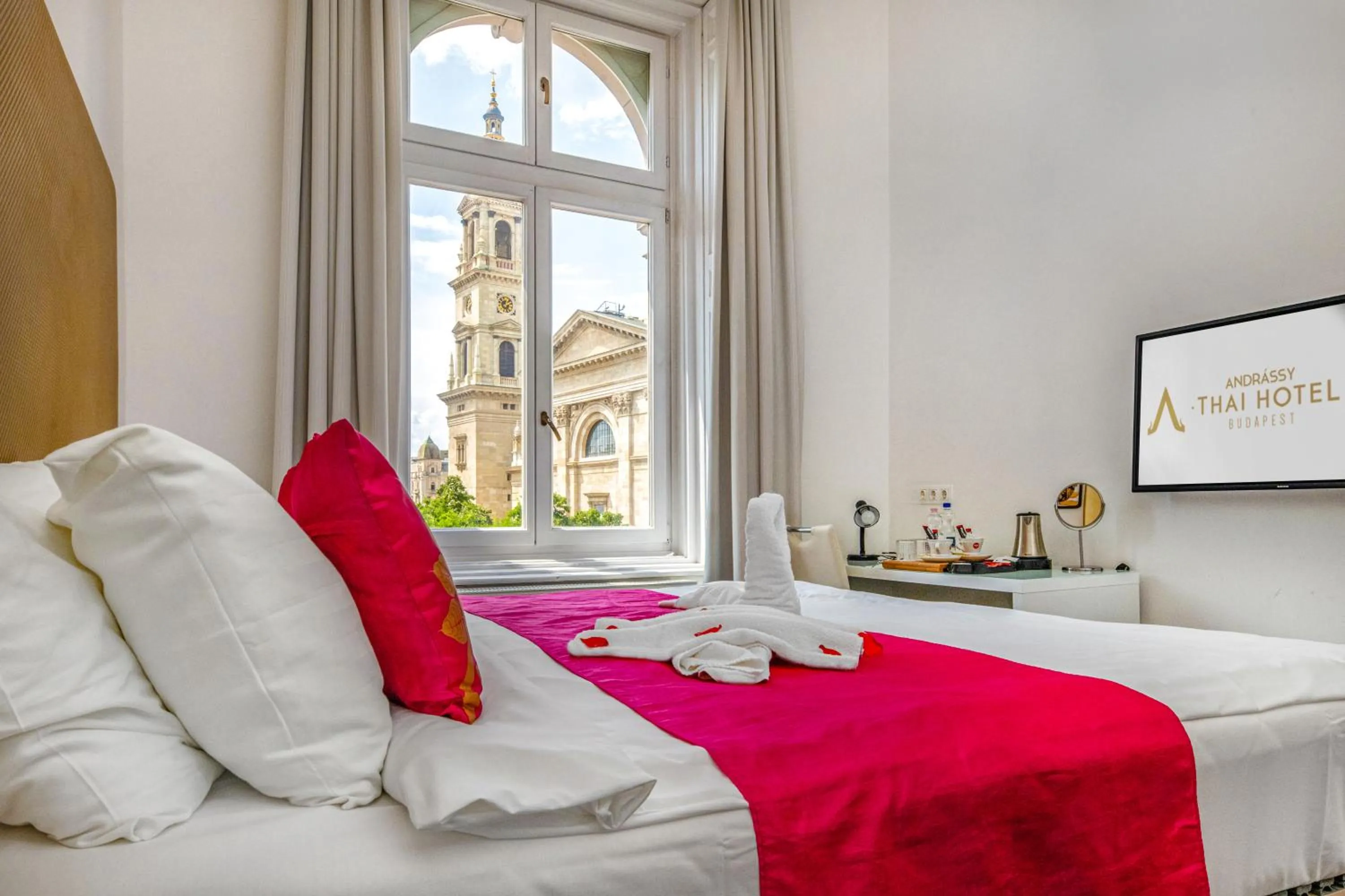 Nearby landmark, Bed in Andrassy Thai Hotel
