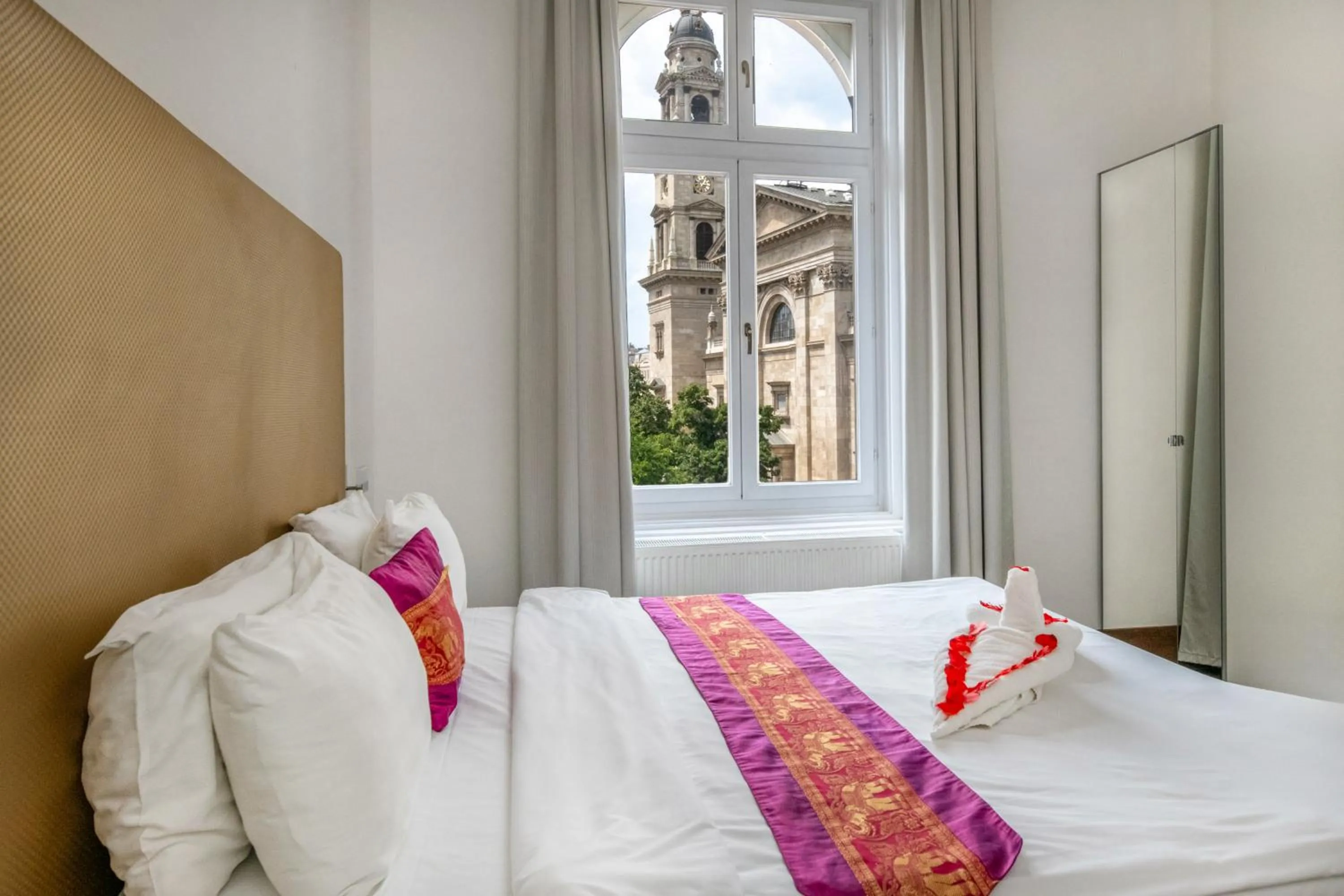 Nearby landmark, Bed in Andrassy Thai Hotel