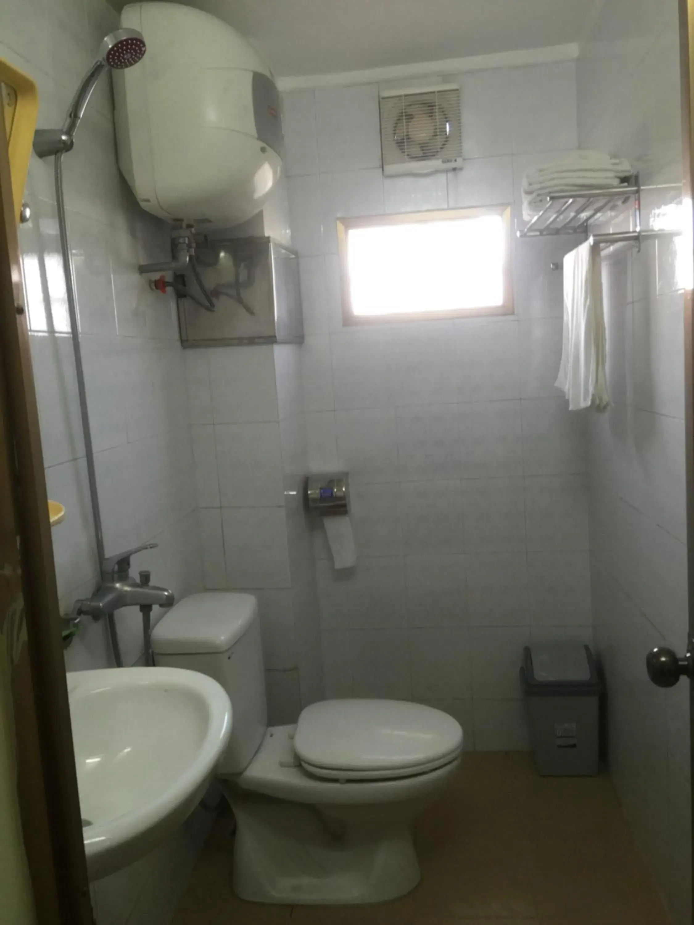 Triple Room with City View in Thu Guest House Triple Room with City View in Thu Guest House