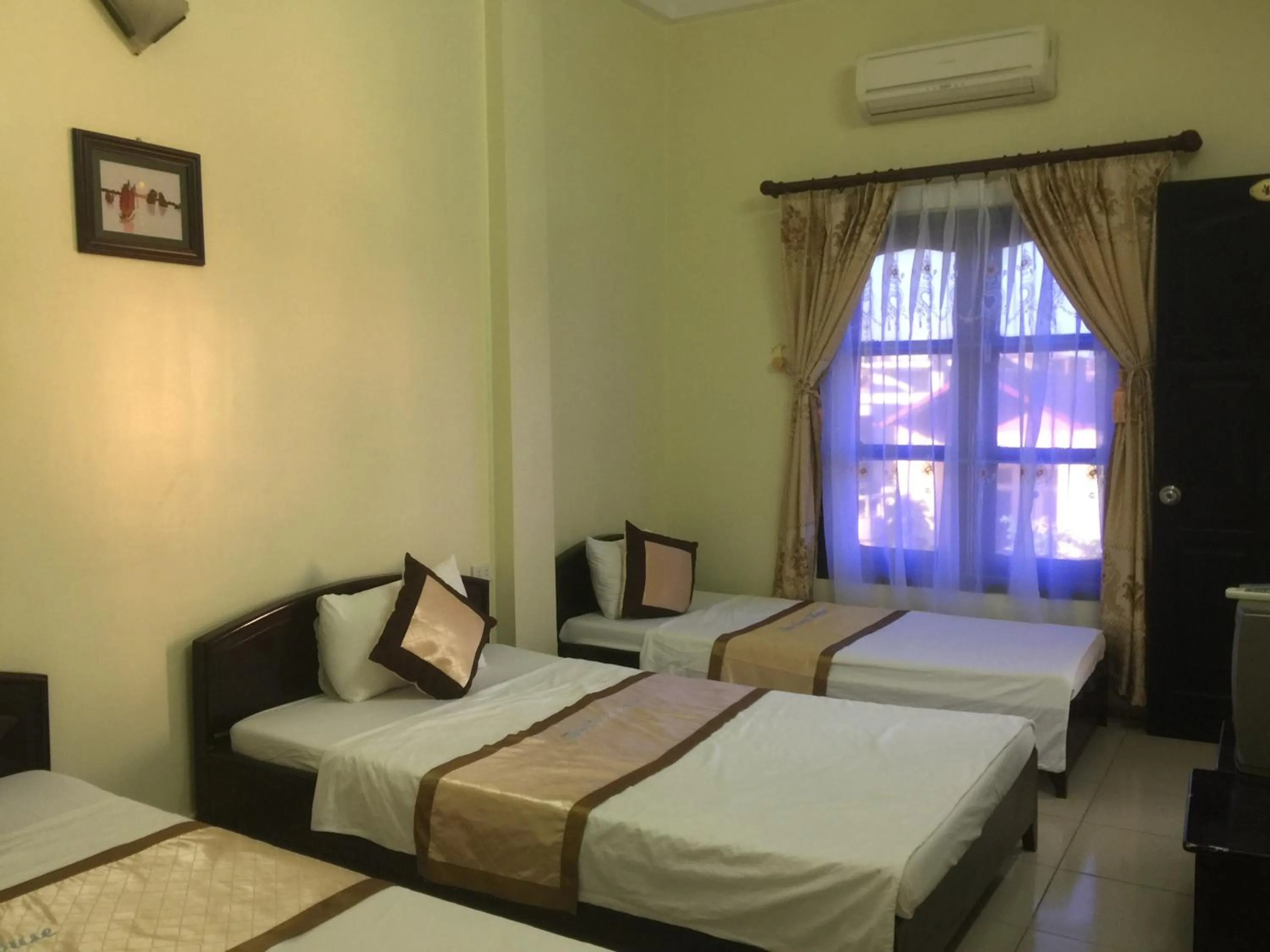 Photo of the whole room, Bed in Thu Guest House