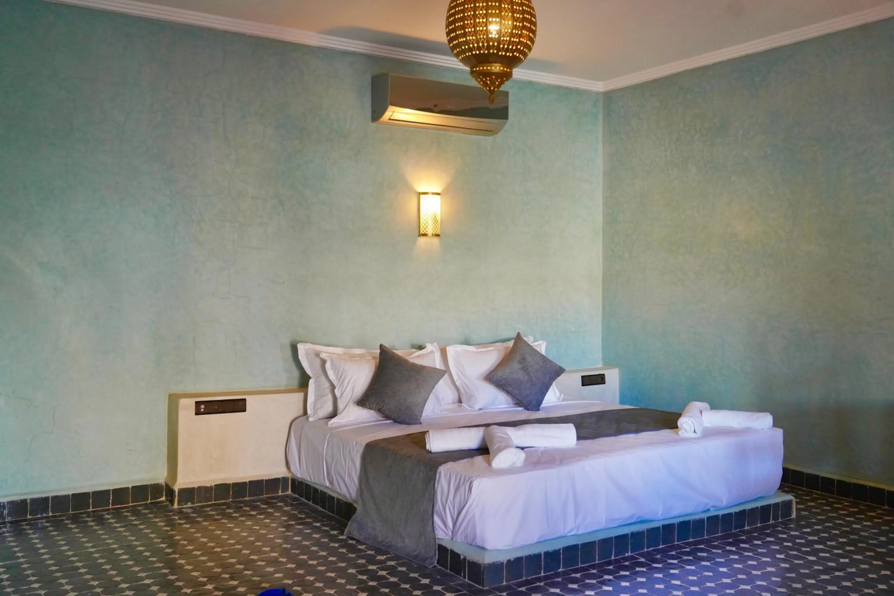 Bed in Hotel Sunset Palace