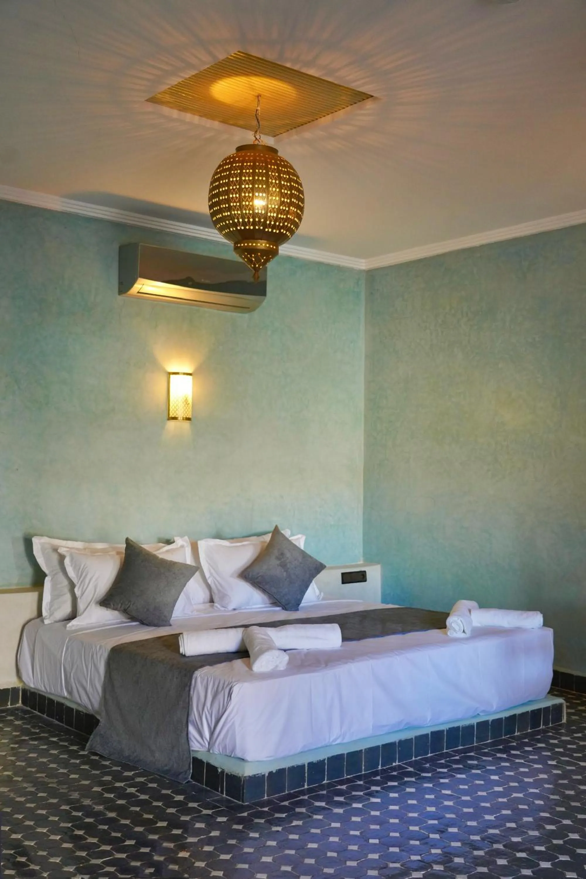 Bed in Hotel Sunset Palace