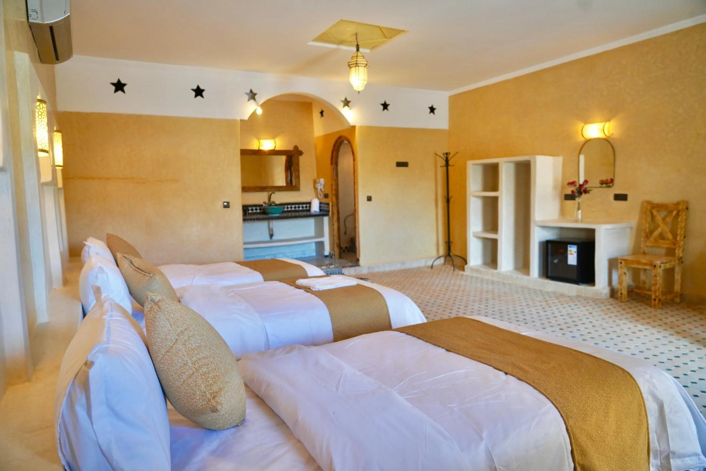 Bed in Hotel Sunset Palace