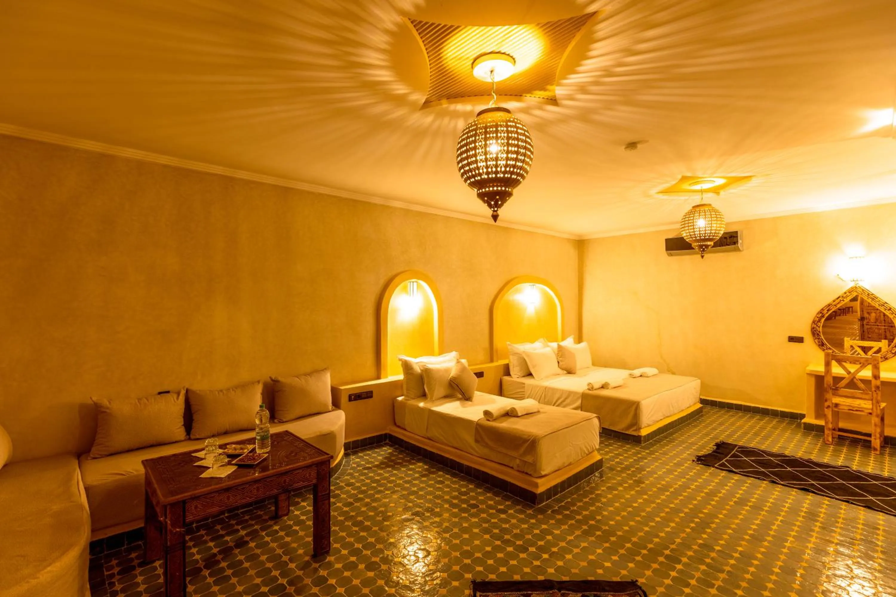 Bed in Hotel Sunset Palace