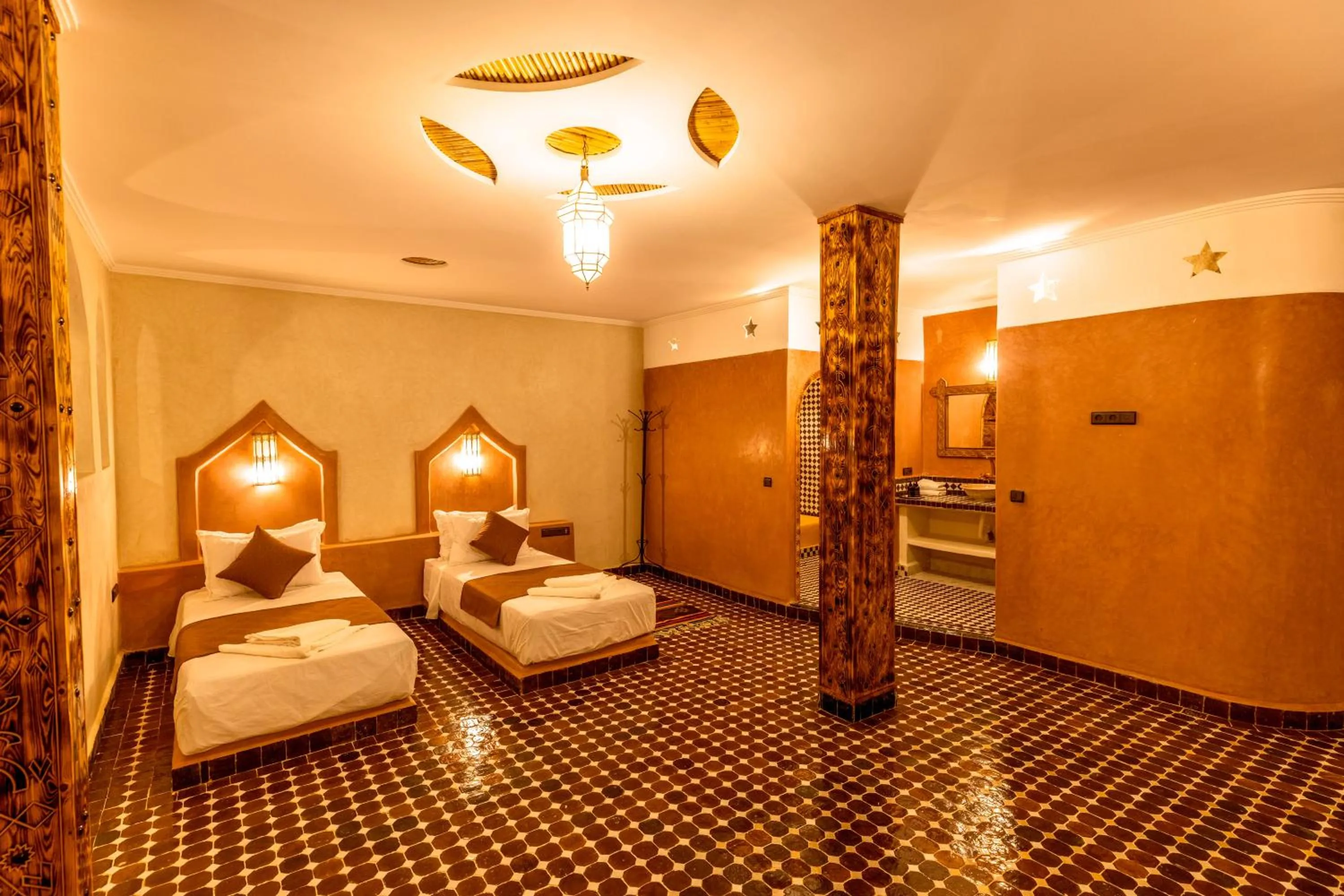 Bed in Hotel Sunset Palace