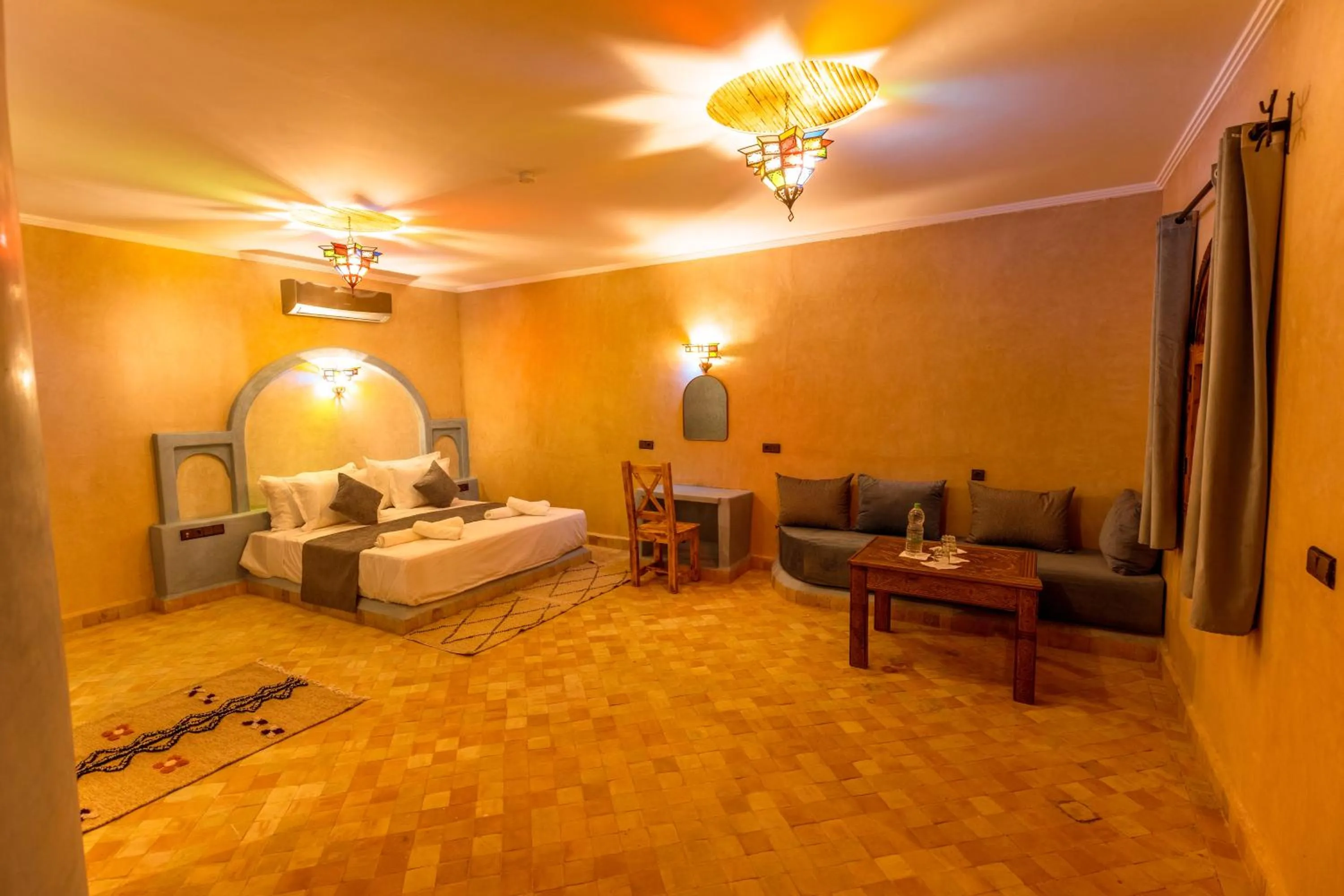 Bed in Hotel Sunset Palace