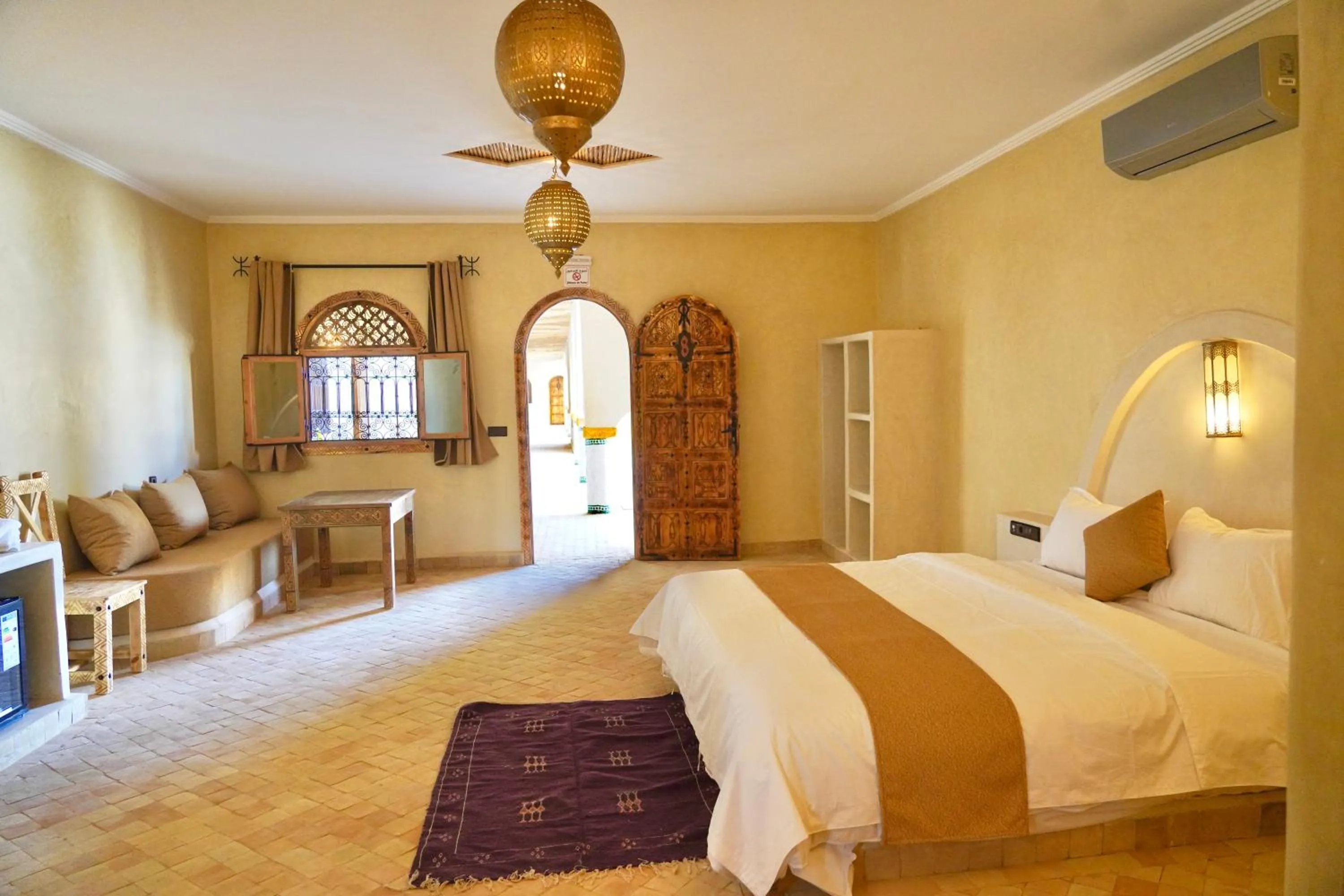 Bed in Hotel Sunset Palace