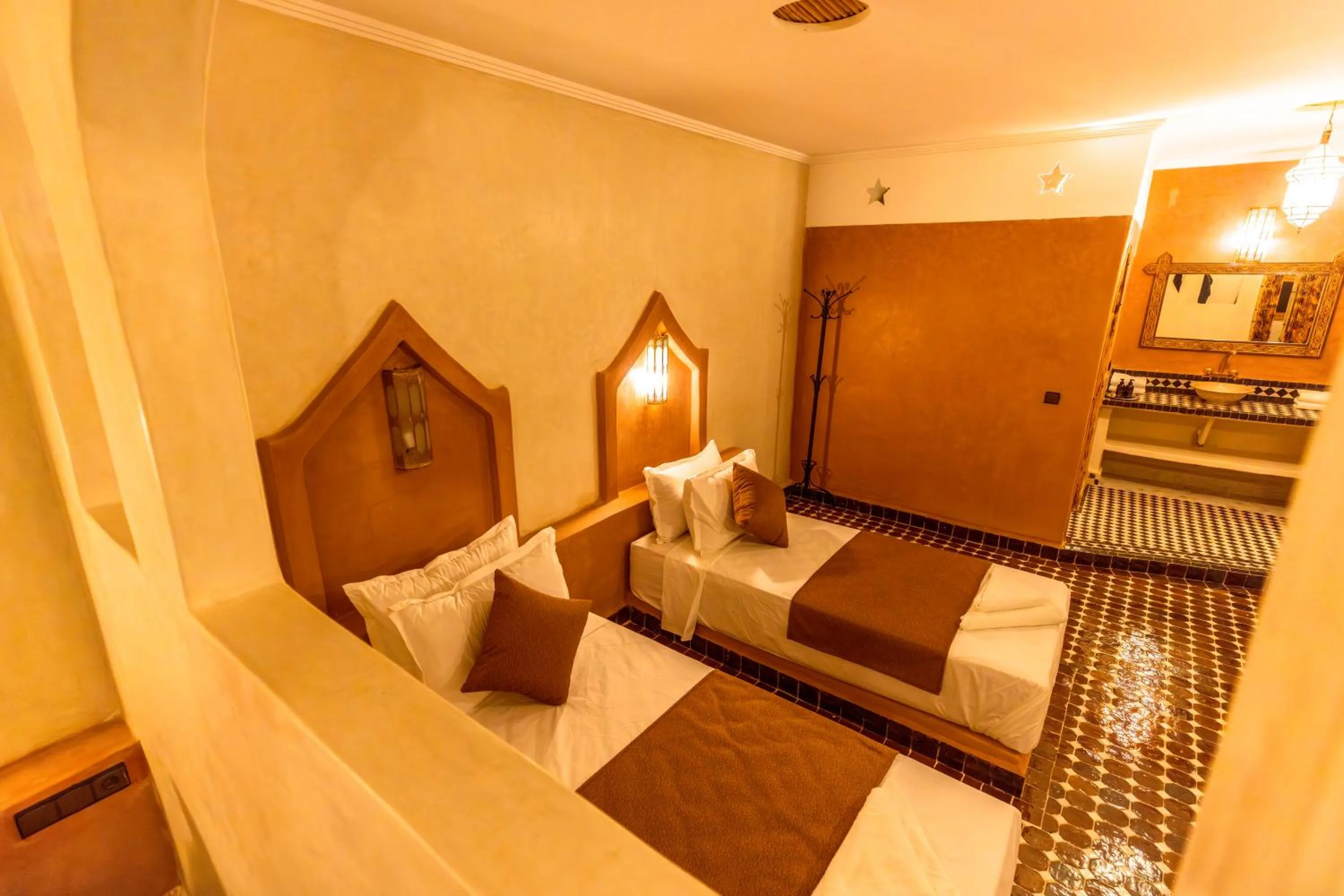 Bed in Hotel Sunset Palace