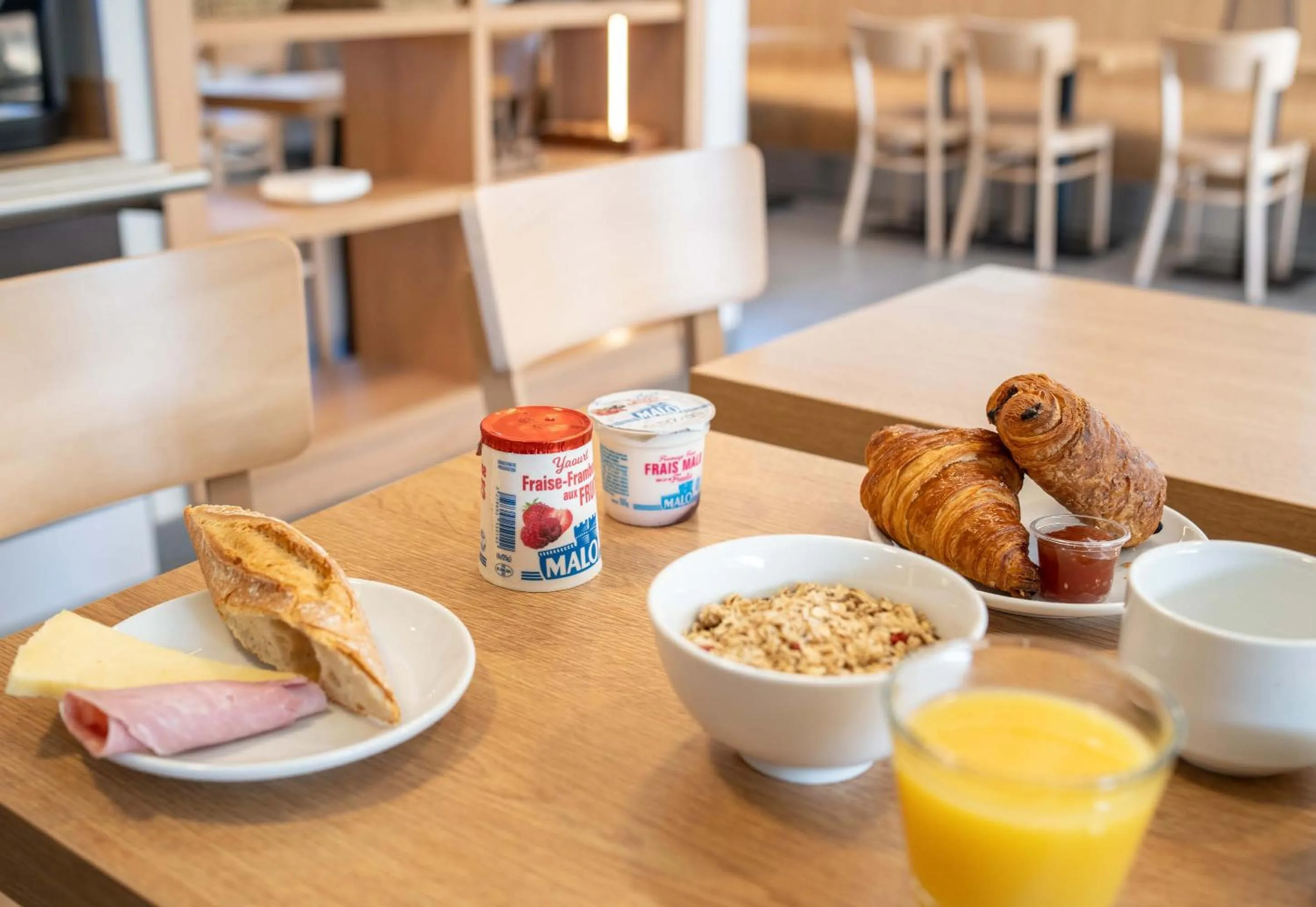 Breakfast in B&B HOTEL Limoges Centre Gare