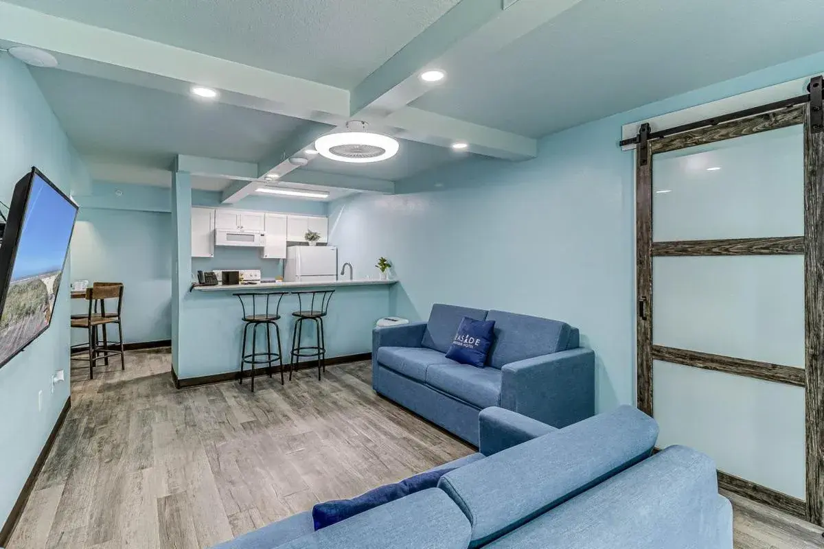 Two-Bedroom Suite in Seaside Boutique Hotel, Waves At Your Doorstep Two-Bedroom Suite in Seaside Boutique Hotel, Waves At Your Doorstep