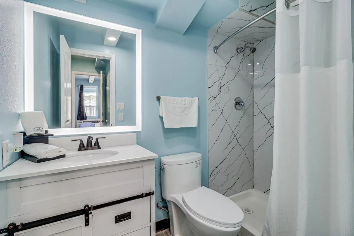 Seaside Boutique Hotel, Waves At Your Doorstep