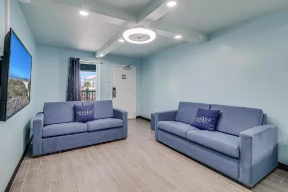 Seaside Boutique Hotel, Waves At Your Doorstep