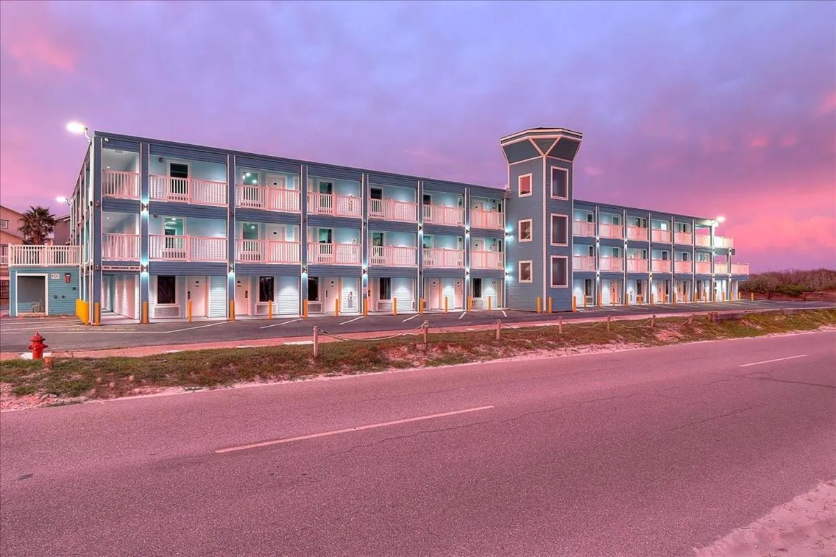 Seaside Boutique Hotel, Waves At Your Doorstep