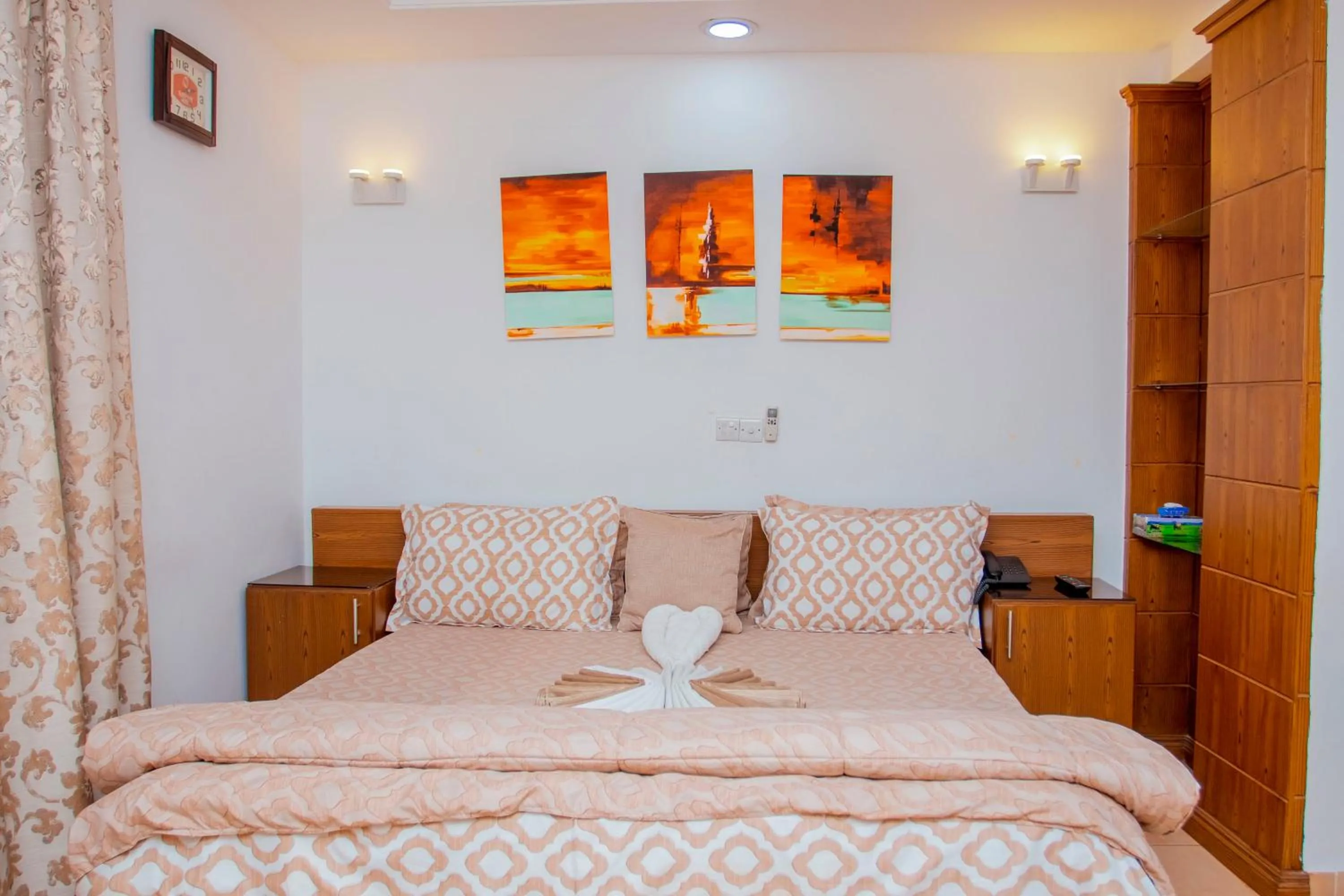 Bed in Sleep Inn Hotel - City Centre