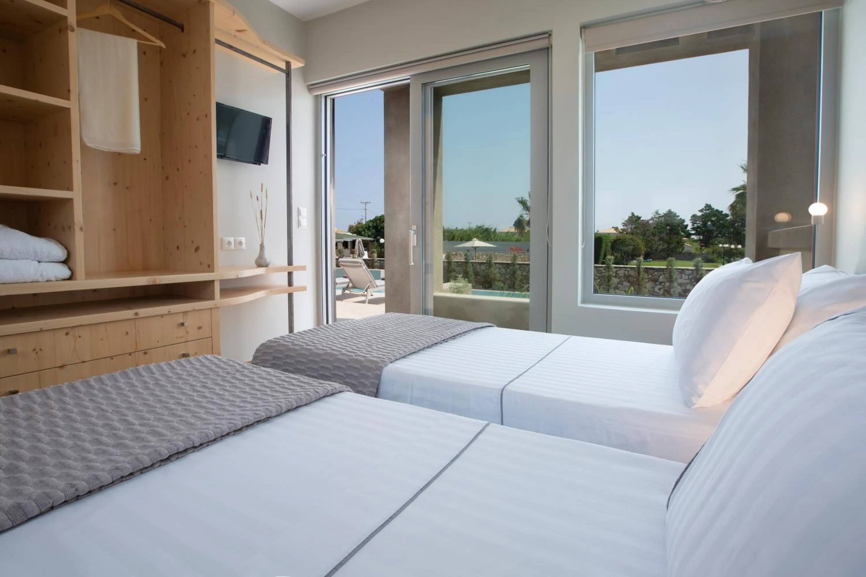 Bedroom, Bed in Thines villas