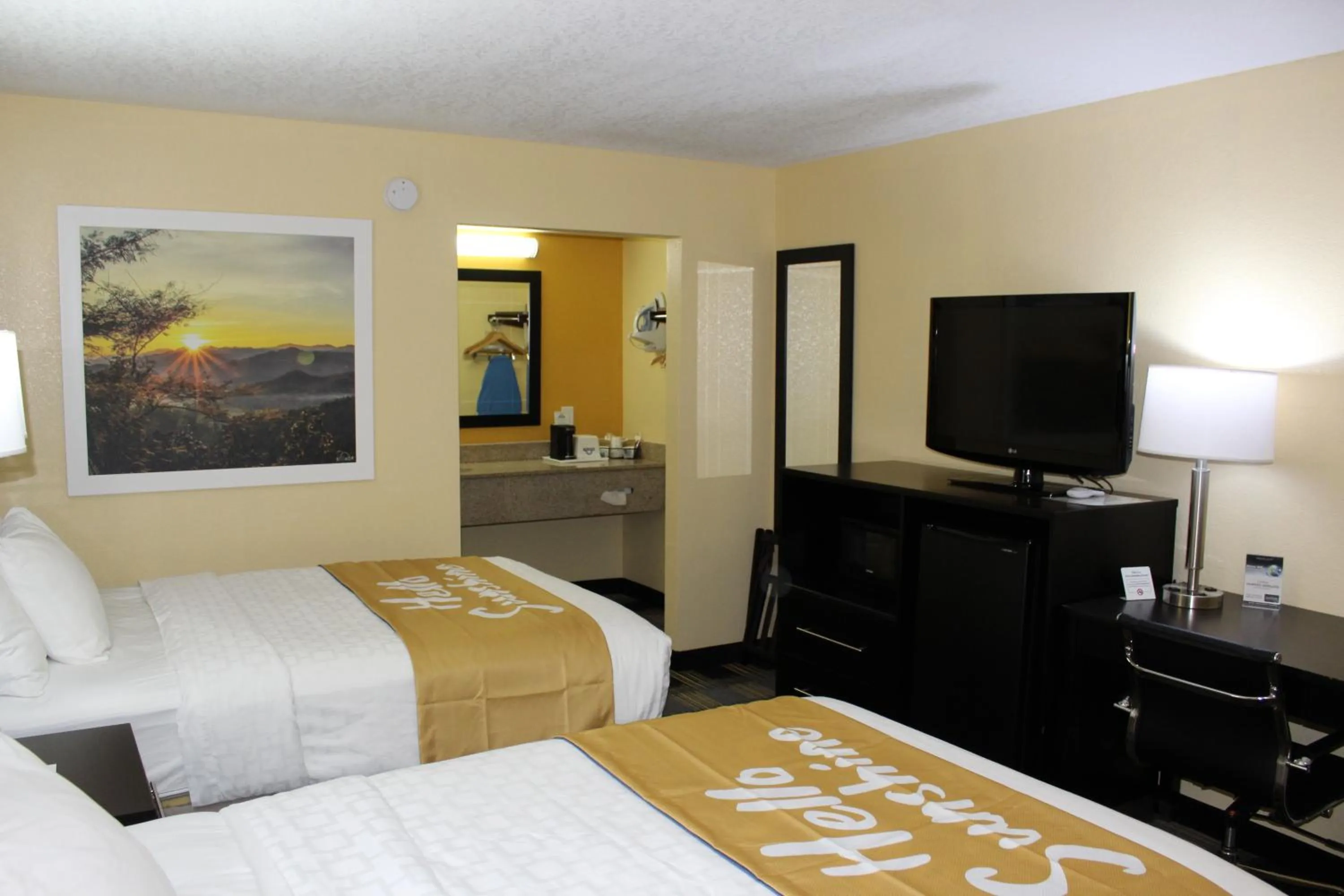 Breakfast, Bed in Days Inn by Wyndham Canton