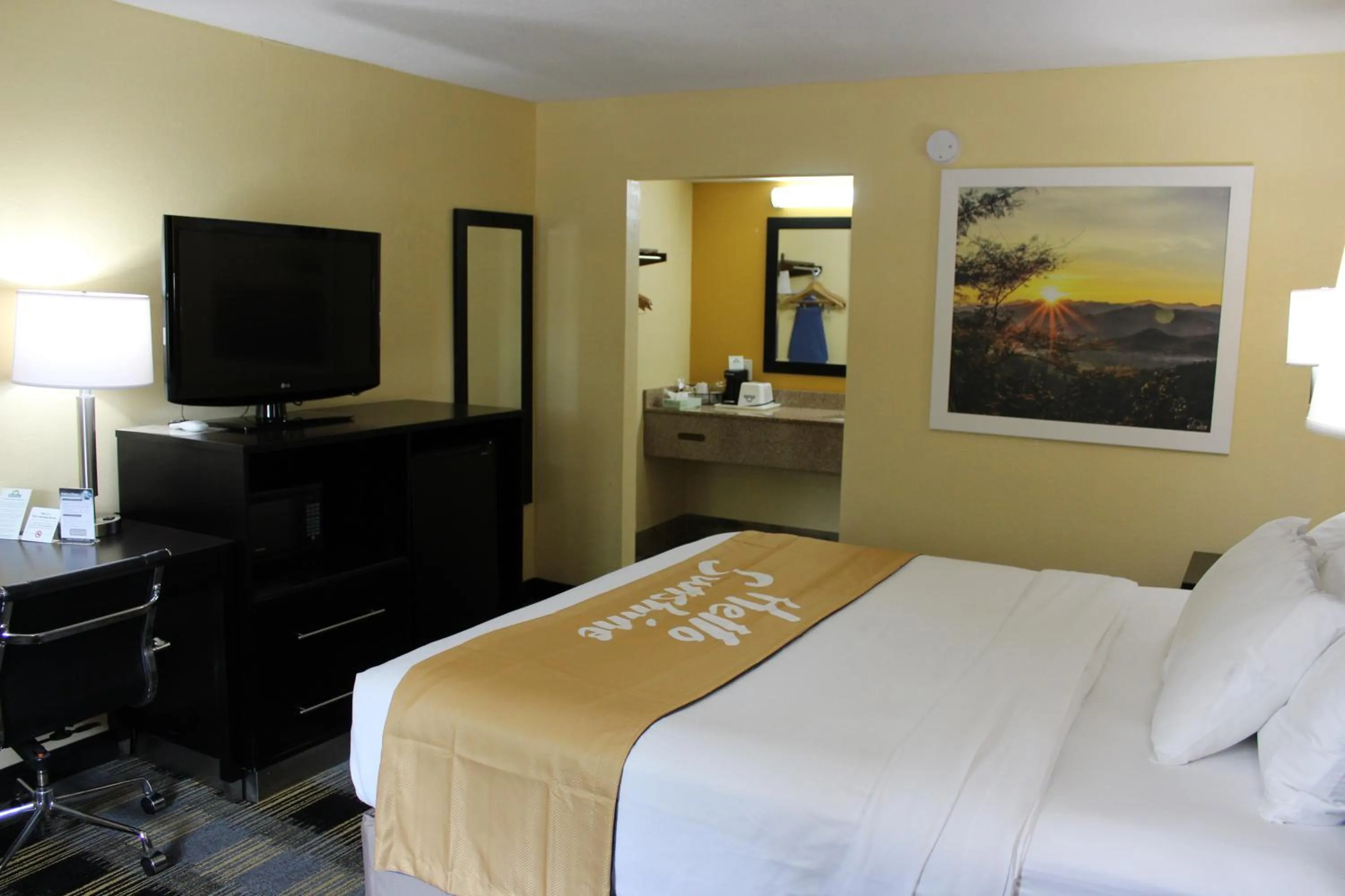 Breakfast, Bed in Days Inn by Wyndham Canton