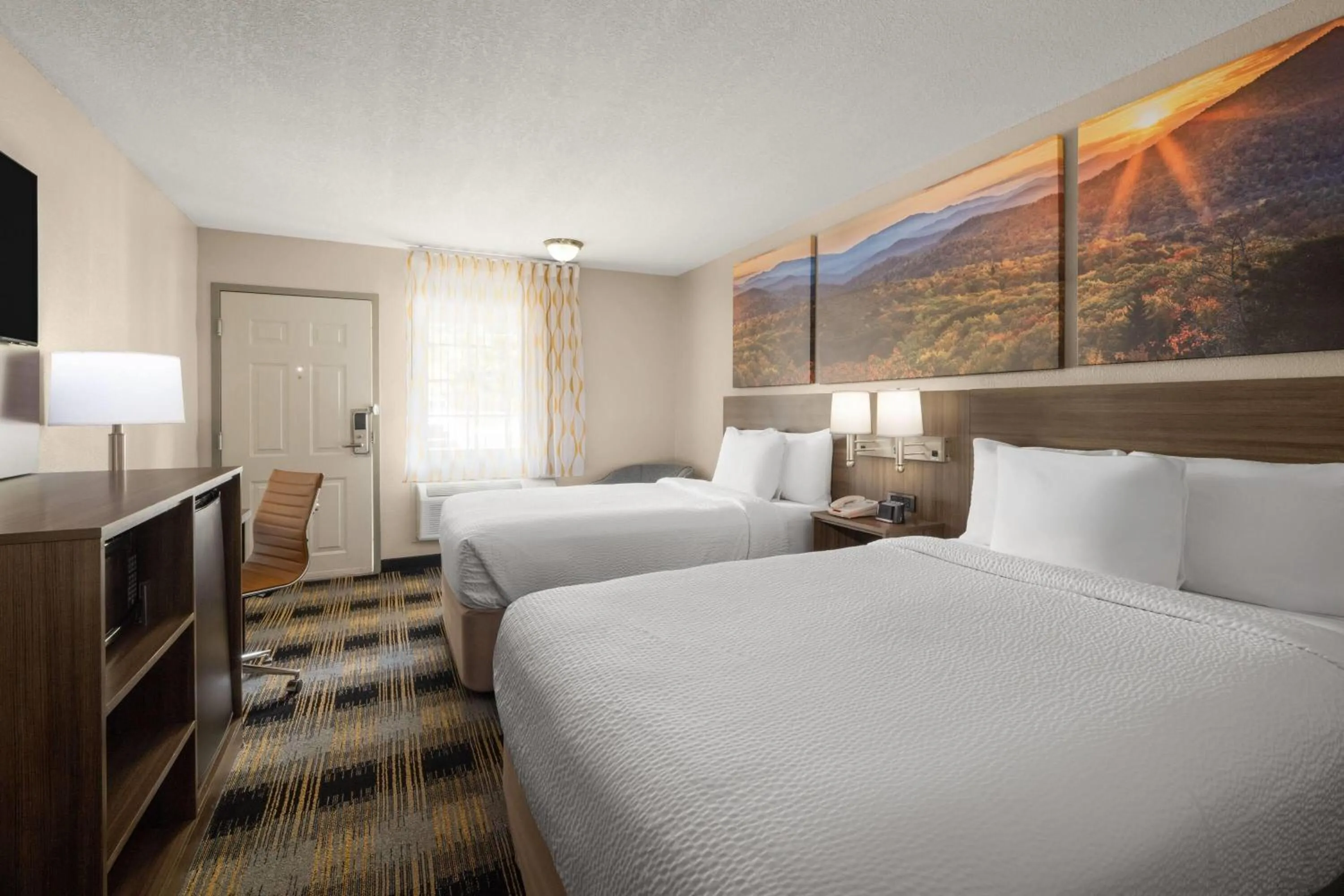 Photo of the whole room, Bed in Days Inn by Wyndham Canton
