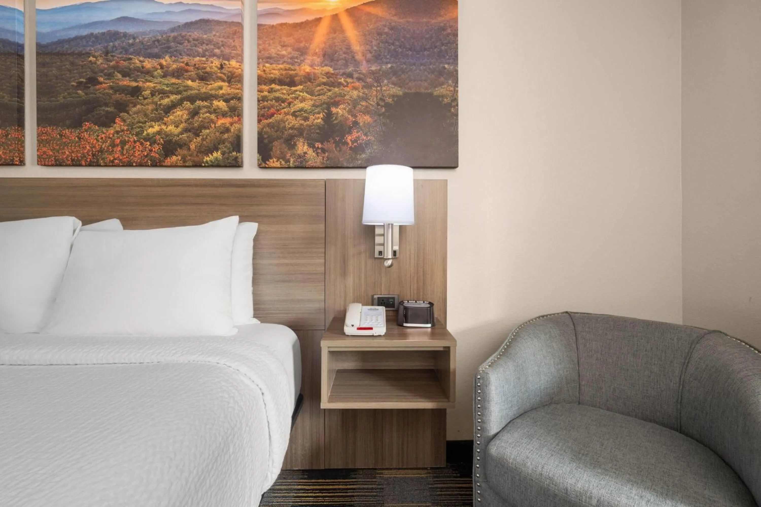 Photo of the whole room, Bed in Days Inn by Wyndham Canton