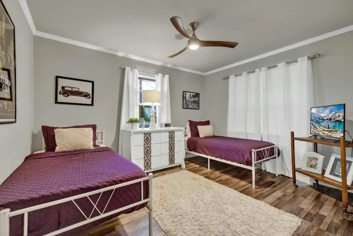 Bed in Fredericksburg Speakeasy