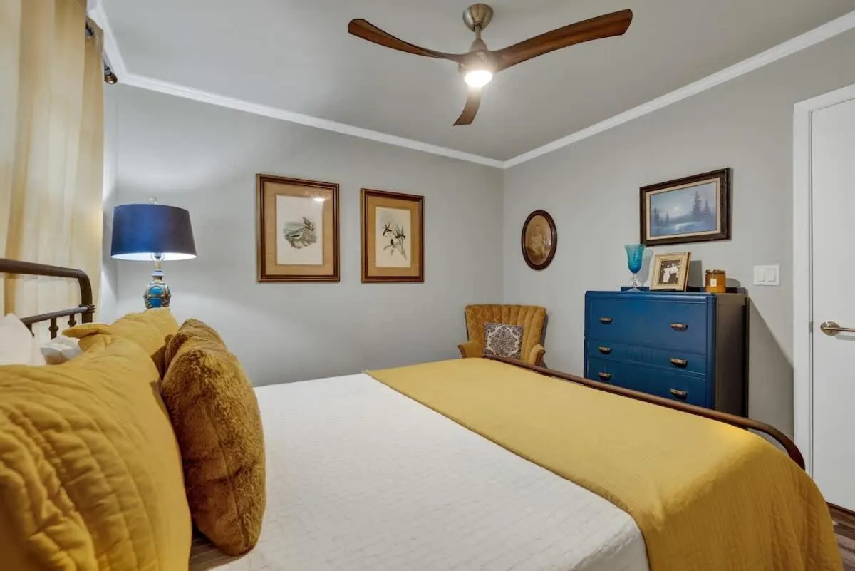 Bed in Fredericksburg Speakeasy