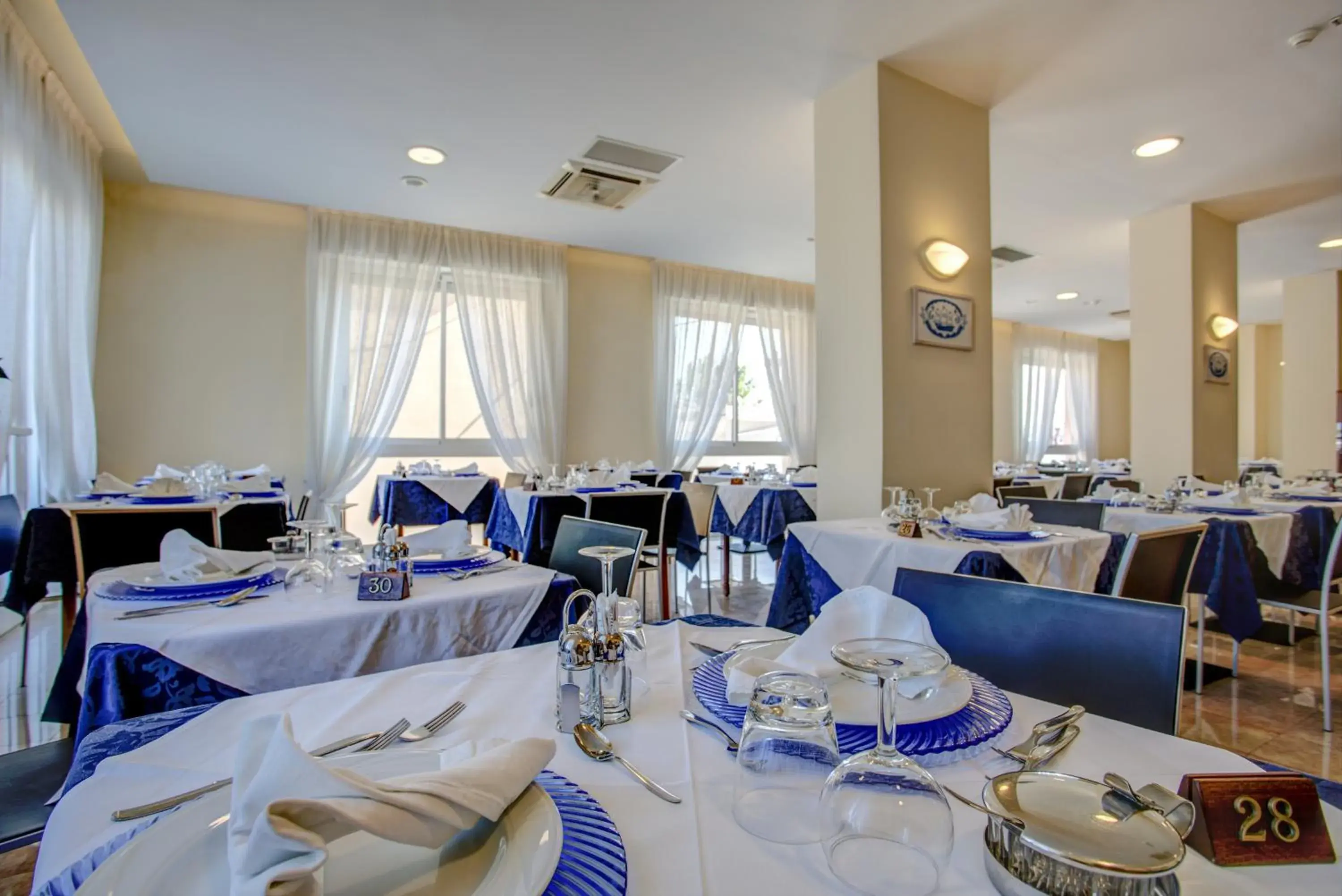 Restaurant/Places to Eat in Hotel Olympia