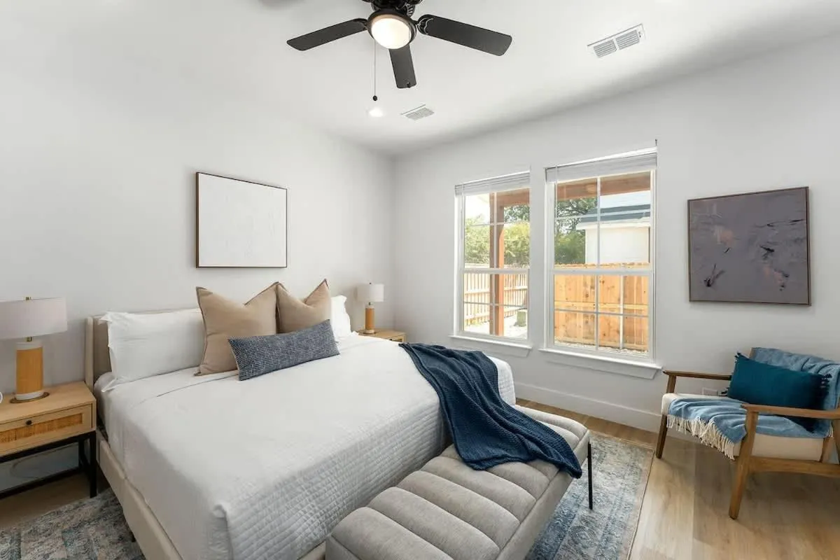 Bed in Southern Vine Sip and Stay Combo