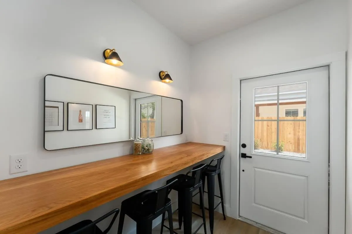 Dining area in Southern Vine Sip and Stay Combo