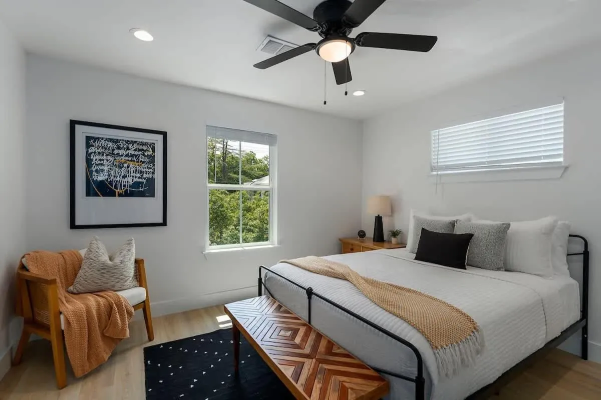 Bed in Southern Vine Sip and Stay Combo