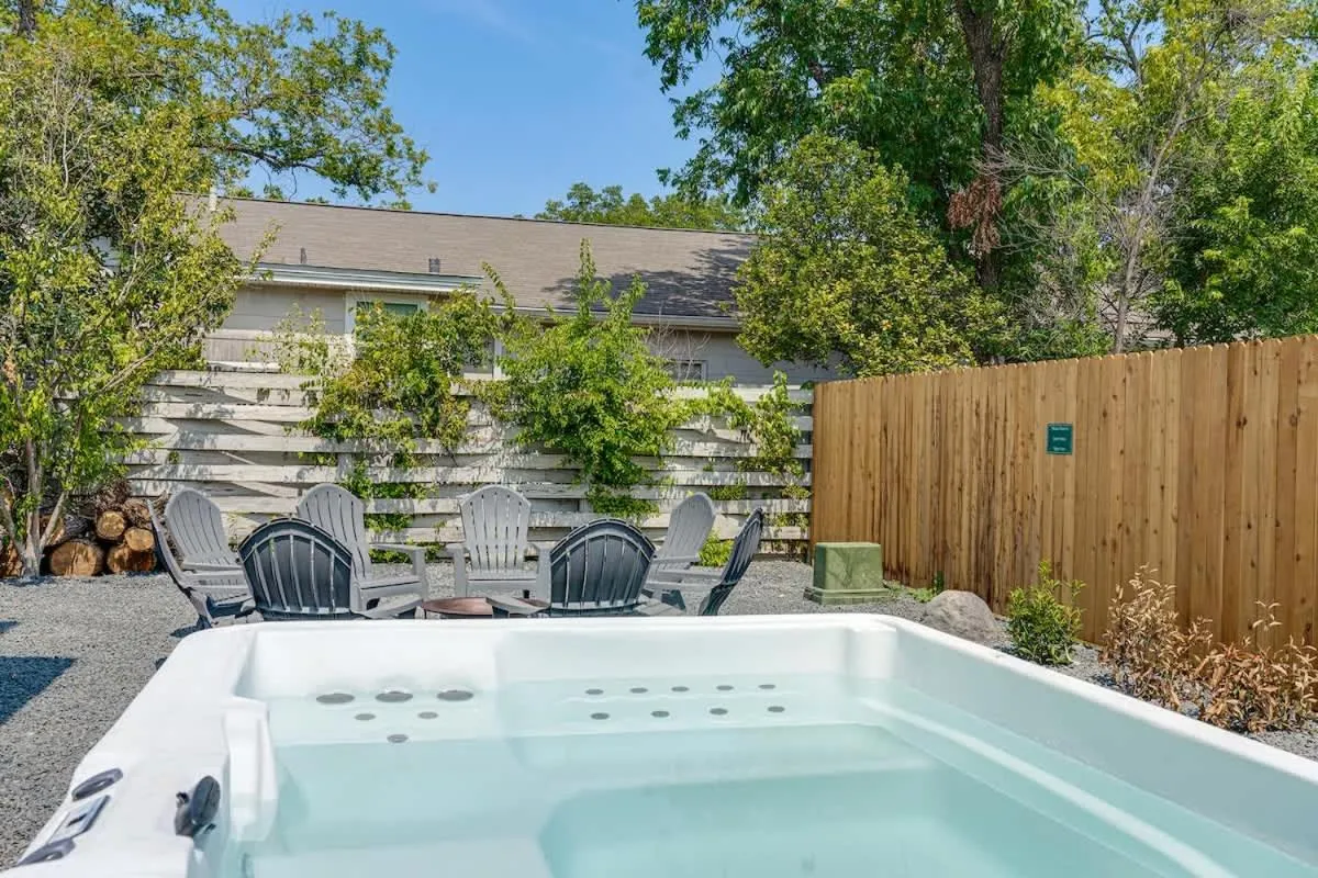 Swimming pool in Southern Vine Sip and Stay Combo