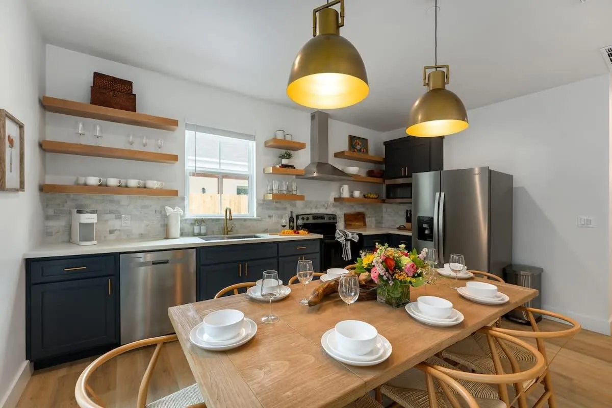 Dining area in Southern Vine Sip and Stay Combo