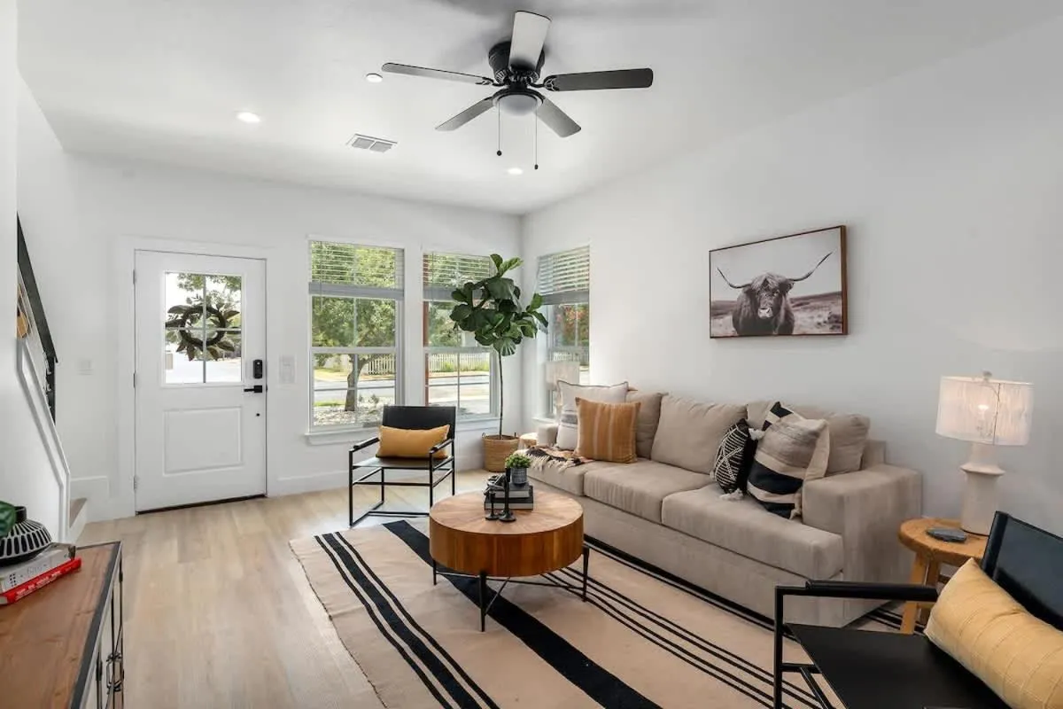 Living room in Southern Vine Sip and Stay Combo