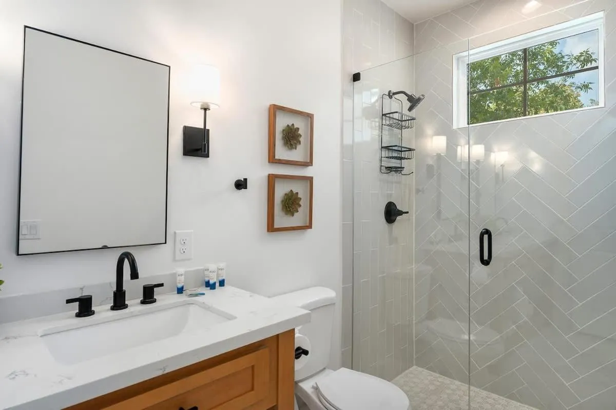 Bathroom in Southern Vine Sip and Stay Combo