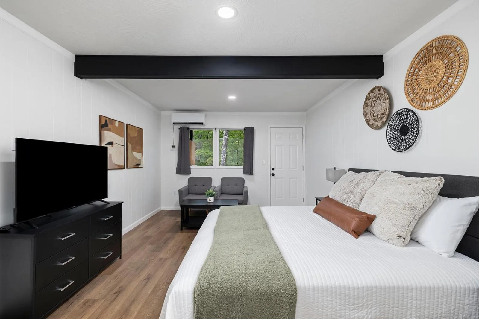 Bed in The Lofts on Indian Point - Near Silver Dollar City