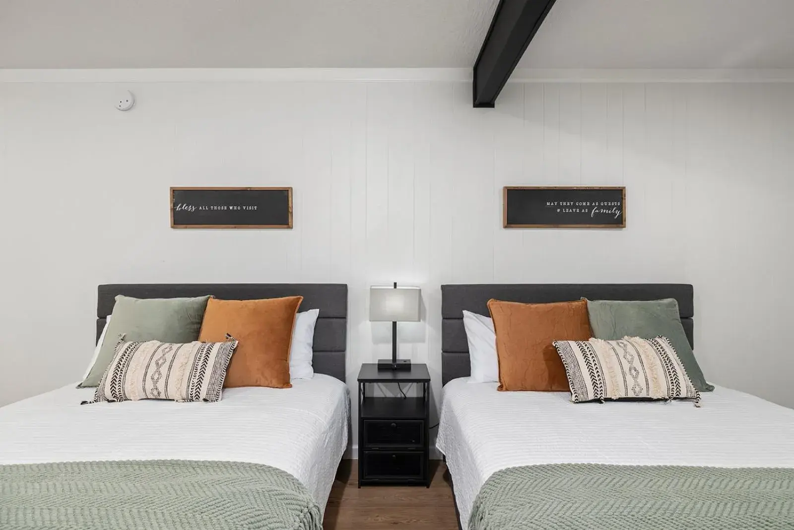 Deluxe Queen Studio in The Lofts on Indian Point - Near Silver Dollar City Deluxe Queen Studio in The Lofts on Indian Point - Near Silver Dollar City