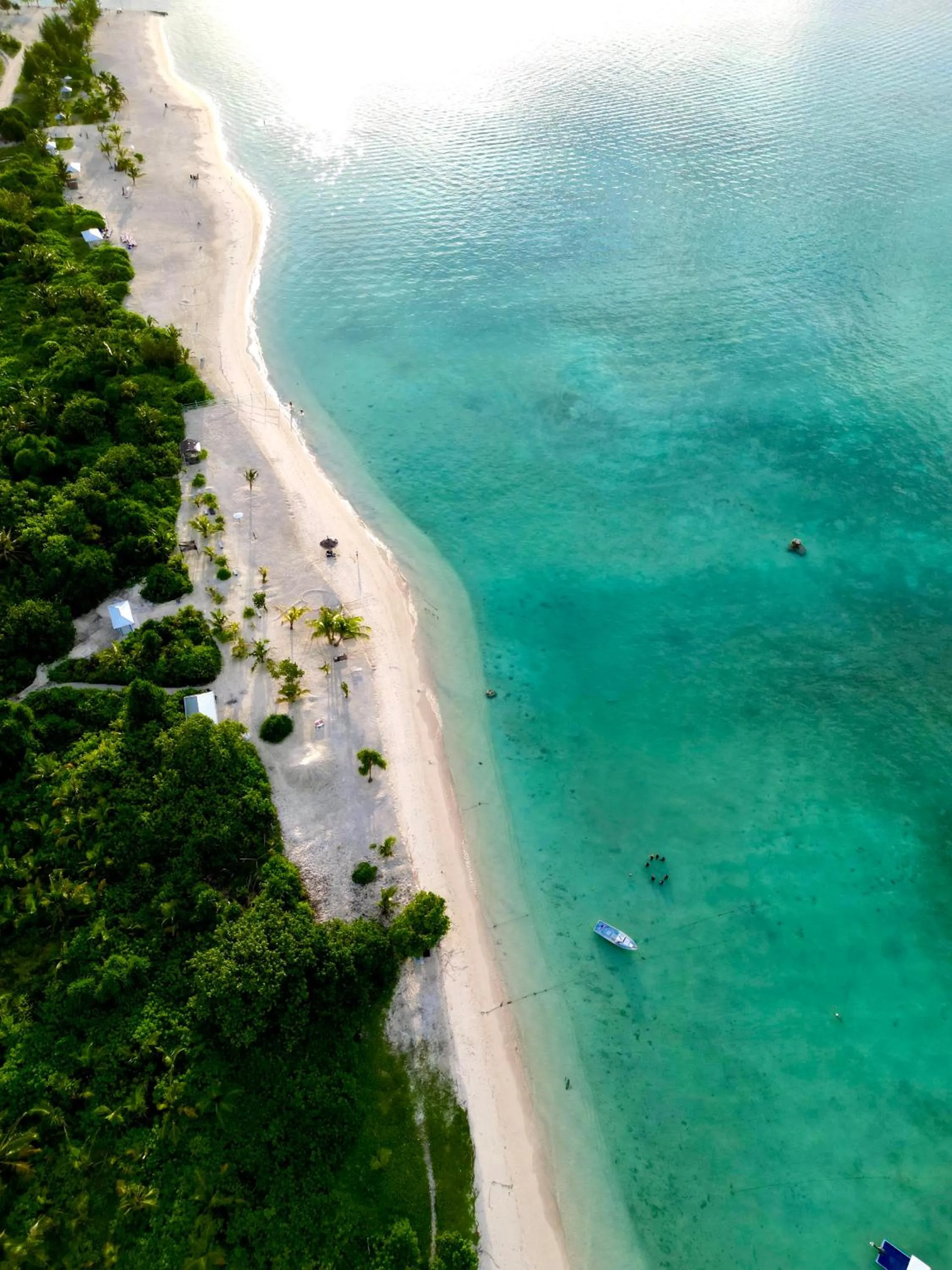 Beach in Vilu Residence