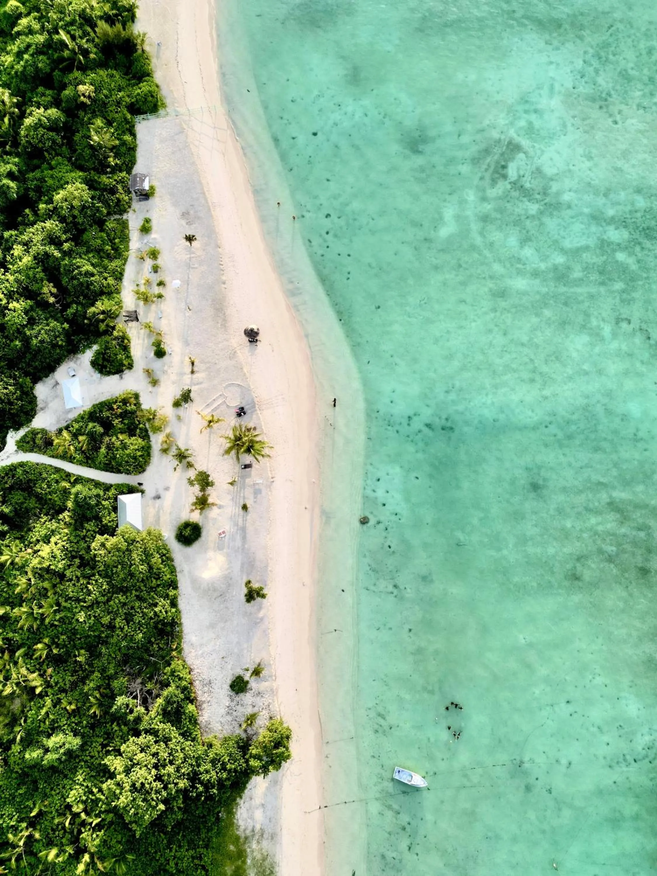 Beach in Vilu Residence